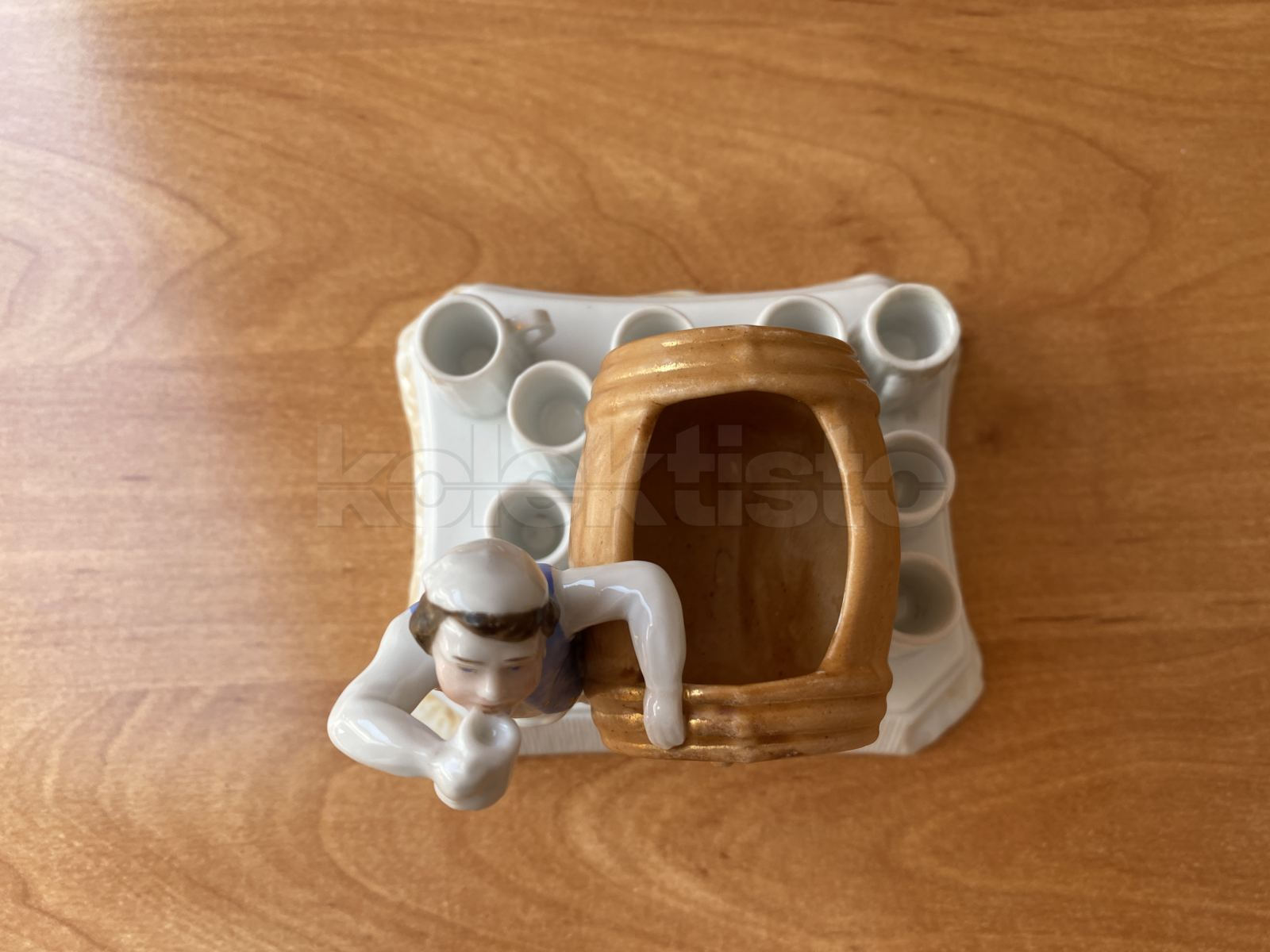 Porcelánový stojánek na doutníky
