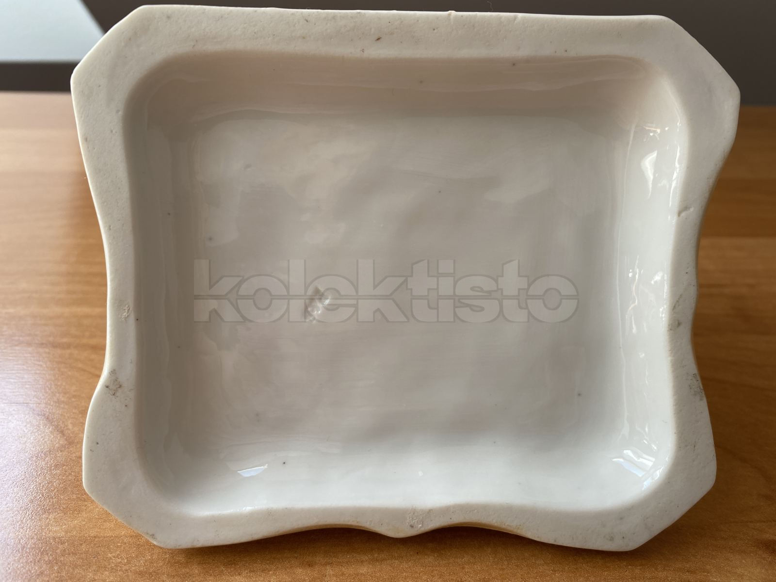 Porcelánový stojánek na doutníky