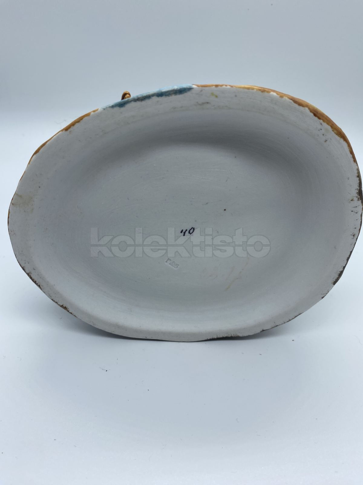 Porcelánový stojánek na doutníky