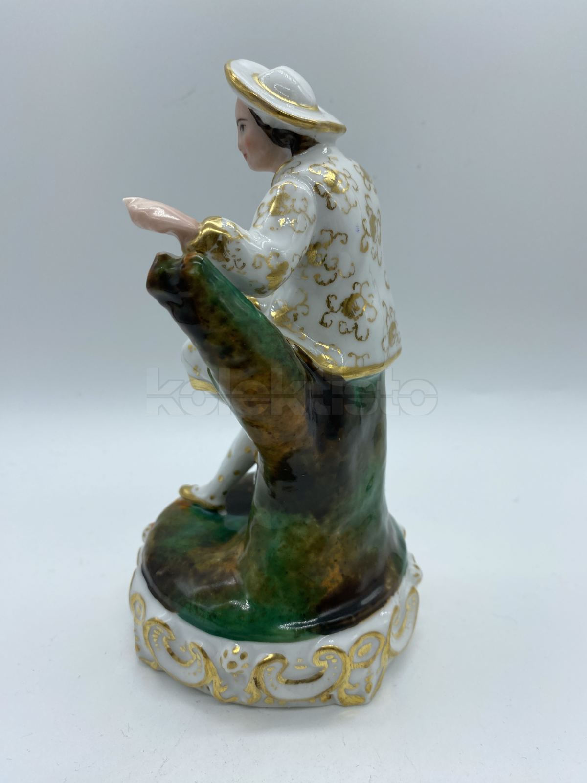 Porcelánová soška muže