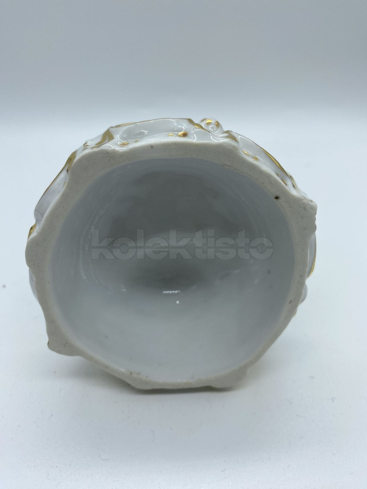 Porcelánová soška muže