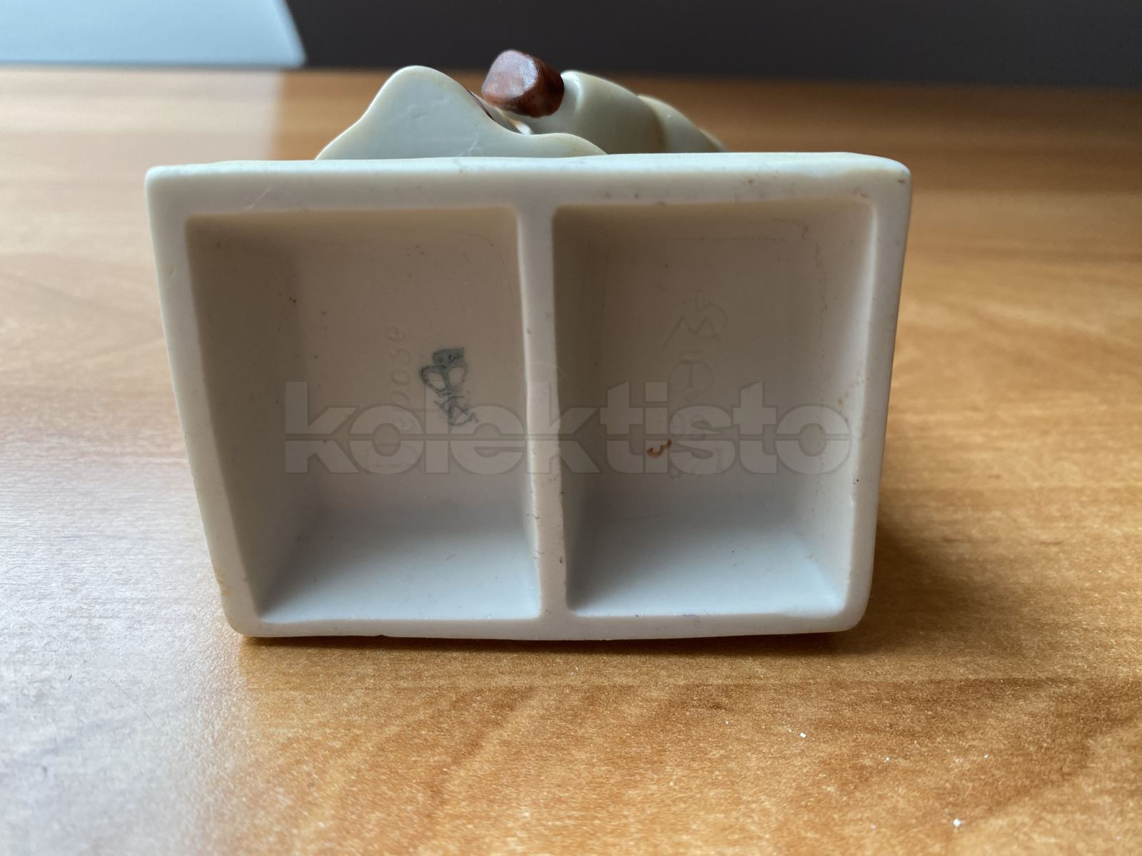 Porcelánová soška tančícího páru dětí