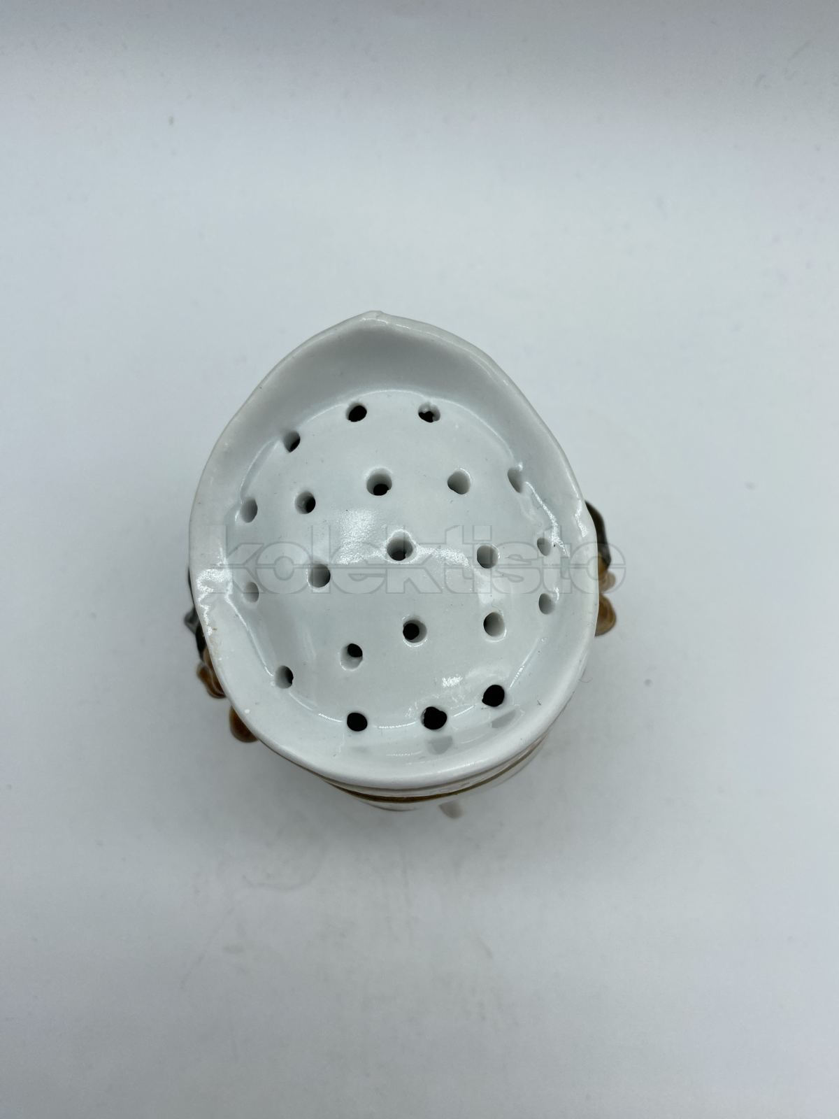 Porcelánový stojánek na jehlice do vlasů
