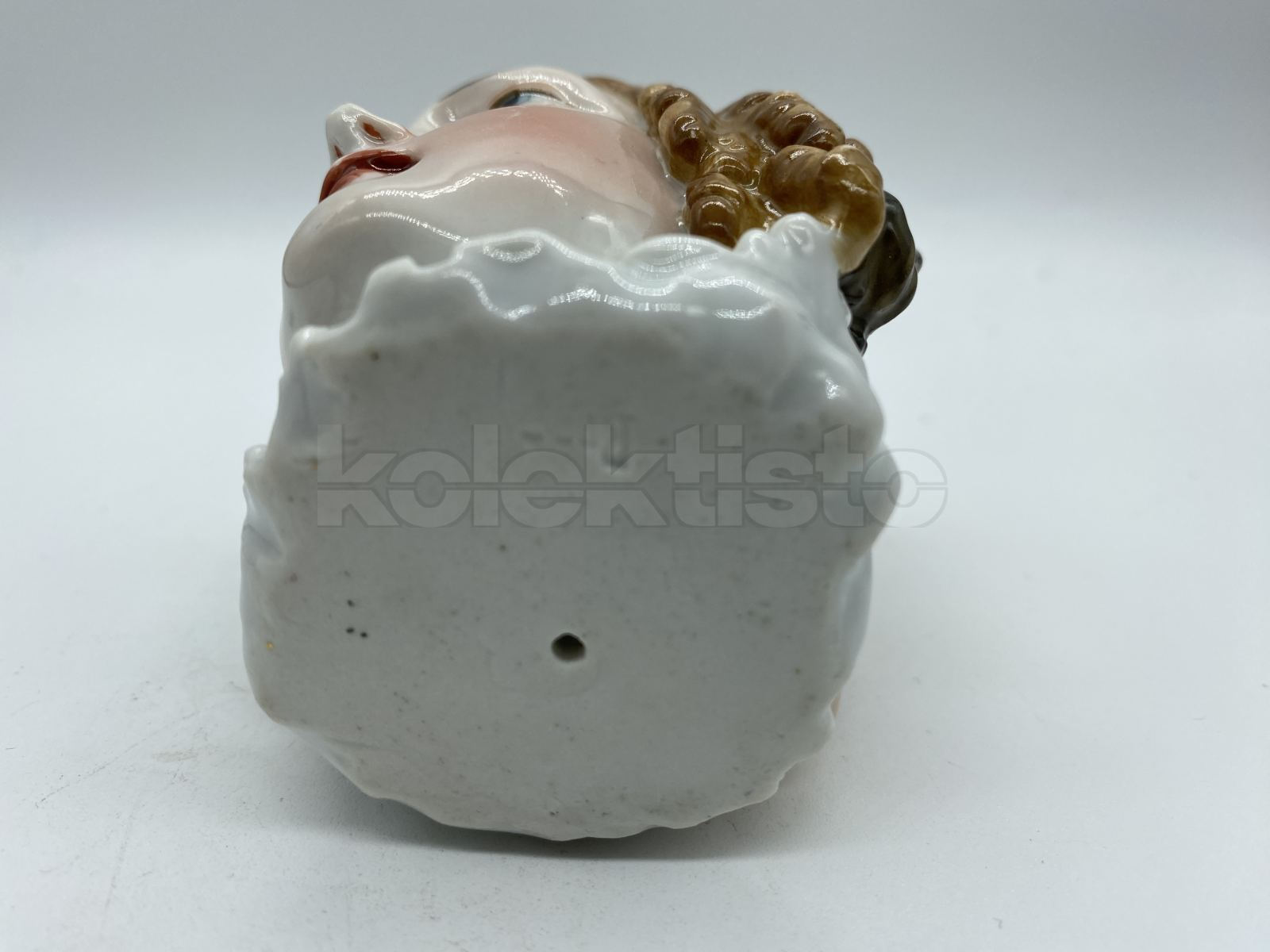 Porcelánový stojánek na jehlice do vlasů