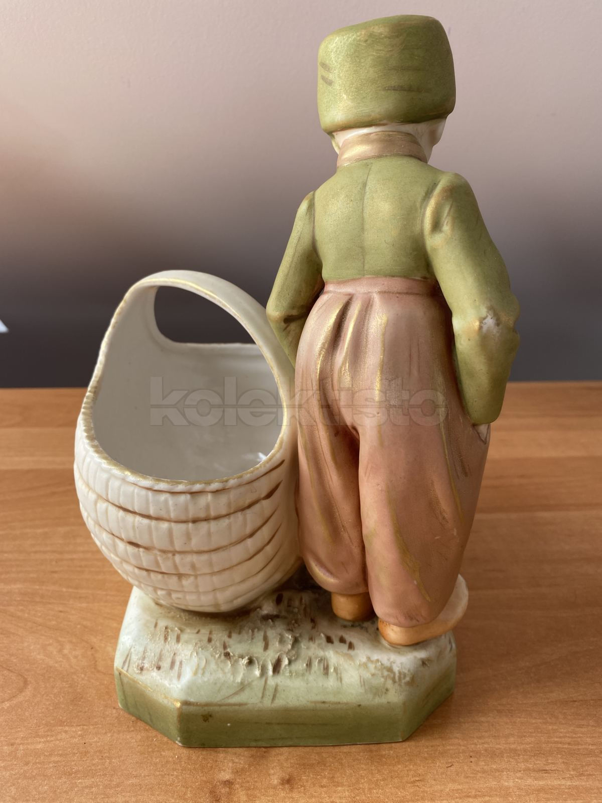 Porcelánová soška Holanďan se slepicemi