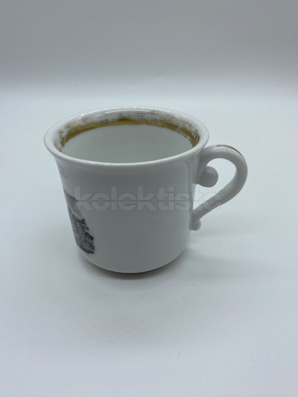Porcelánový šálek