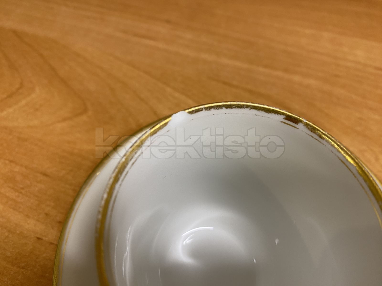 Porcelánový šálek s podšálkem s ruční malbou