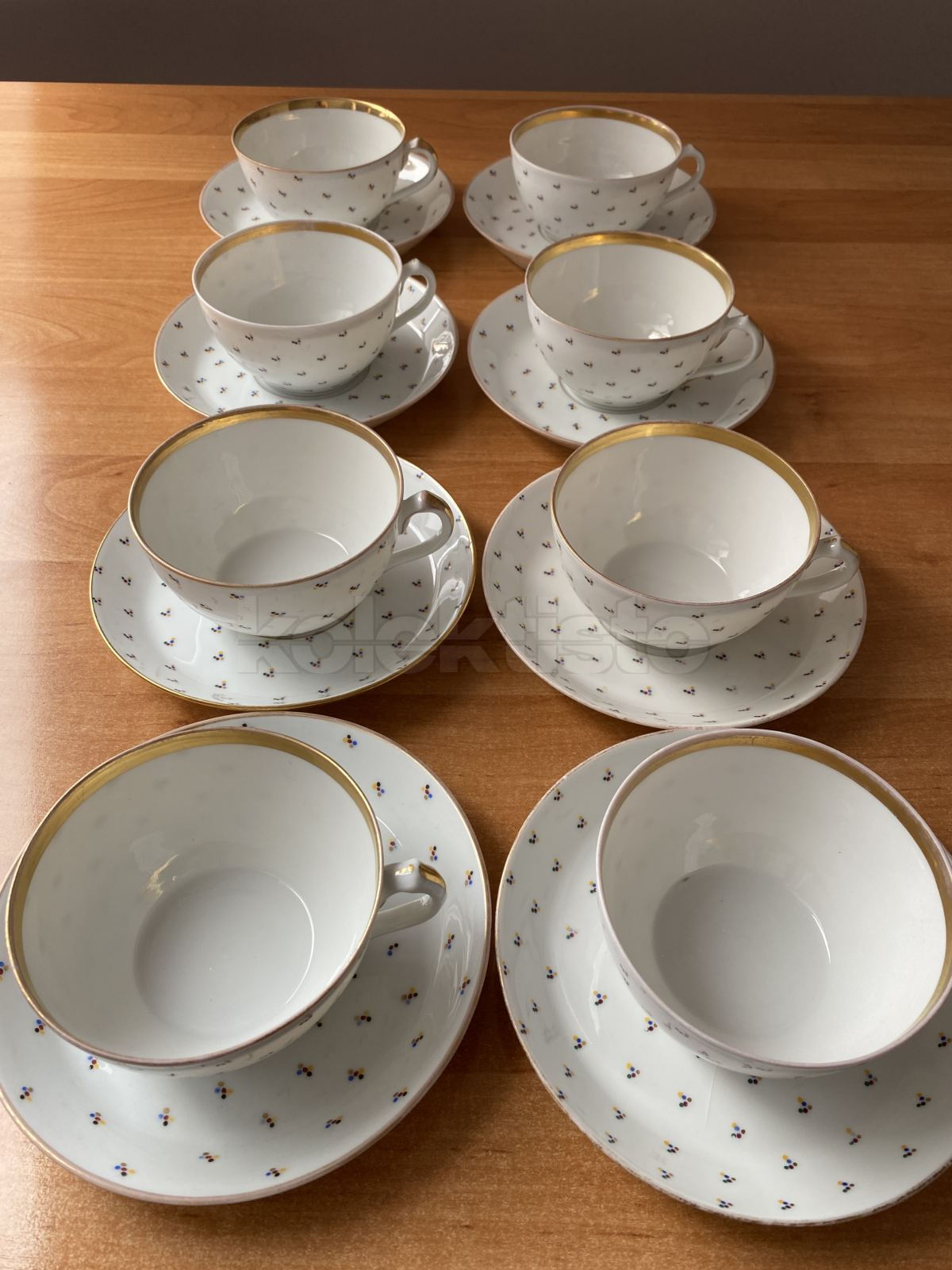 Porcelánový šálek s podšálkem