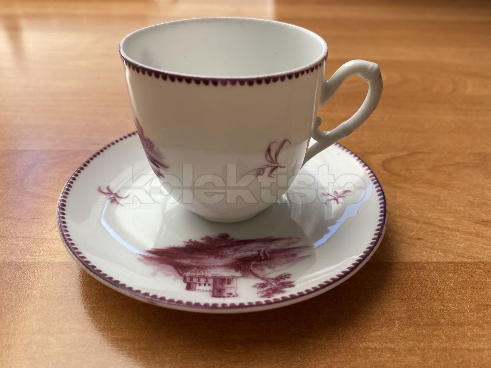Porcelánový moka šálek s podšálkem s perfektní malbou