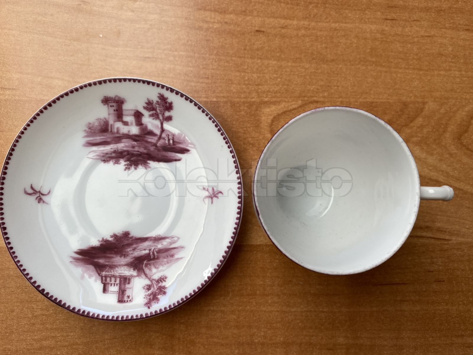 Porcelánový moka šálek s podšálkem s perfektní malbou