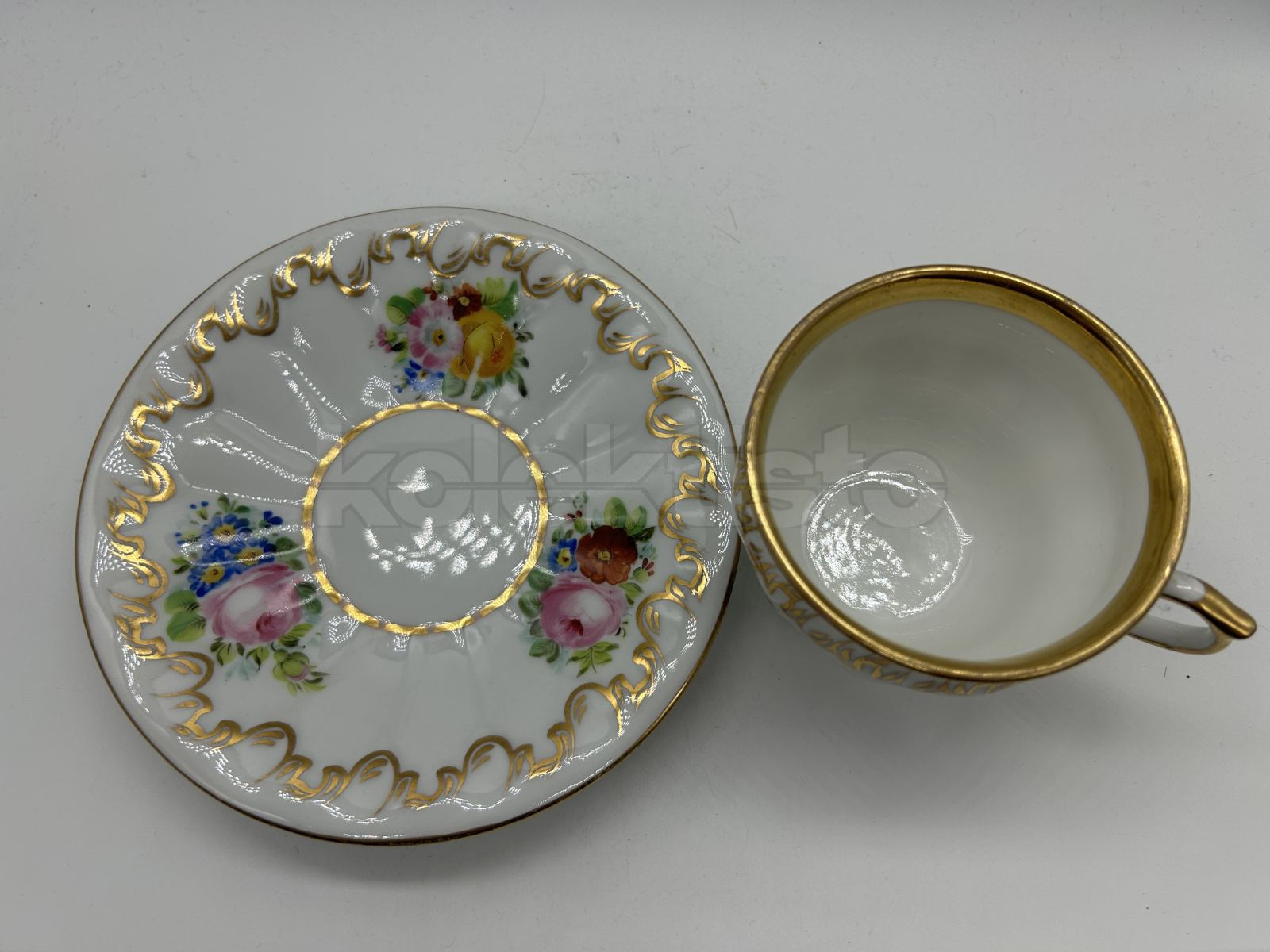 Porcelánový šálek s podšálkem
