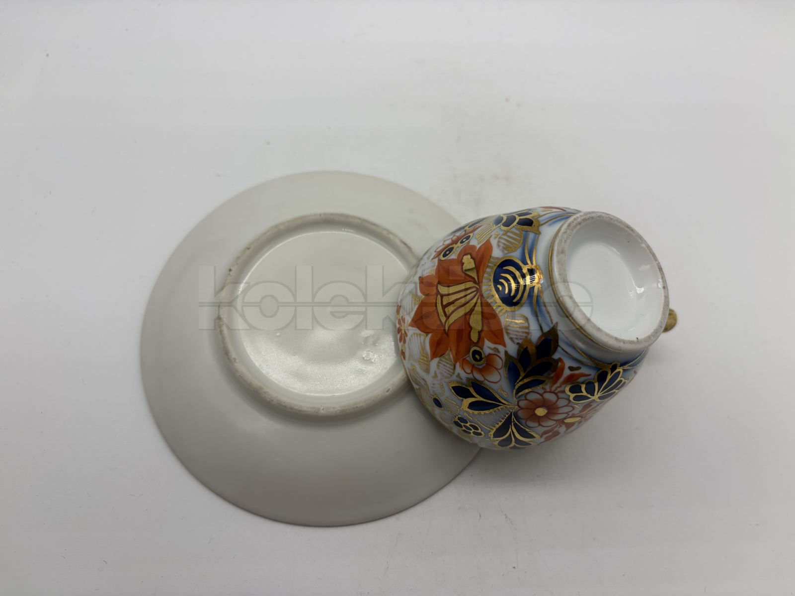 Porcelánový šálek s podšálkem