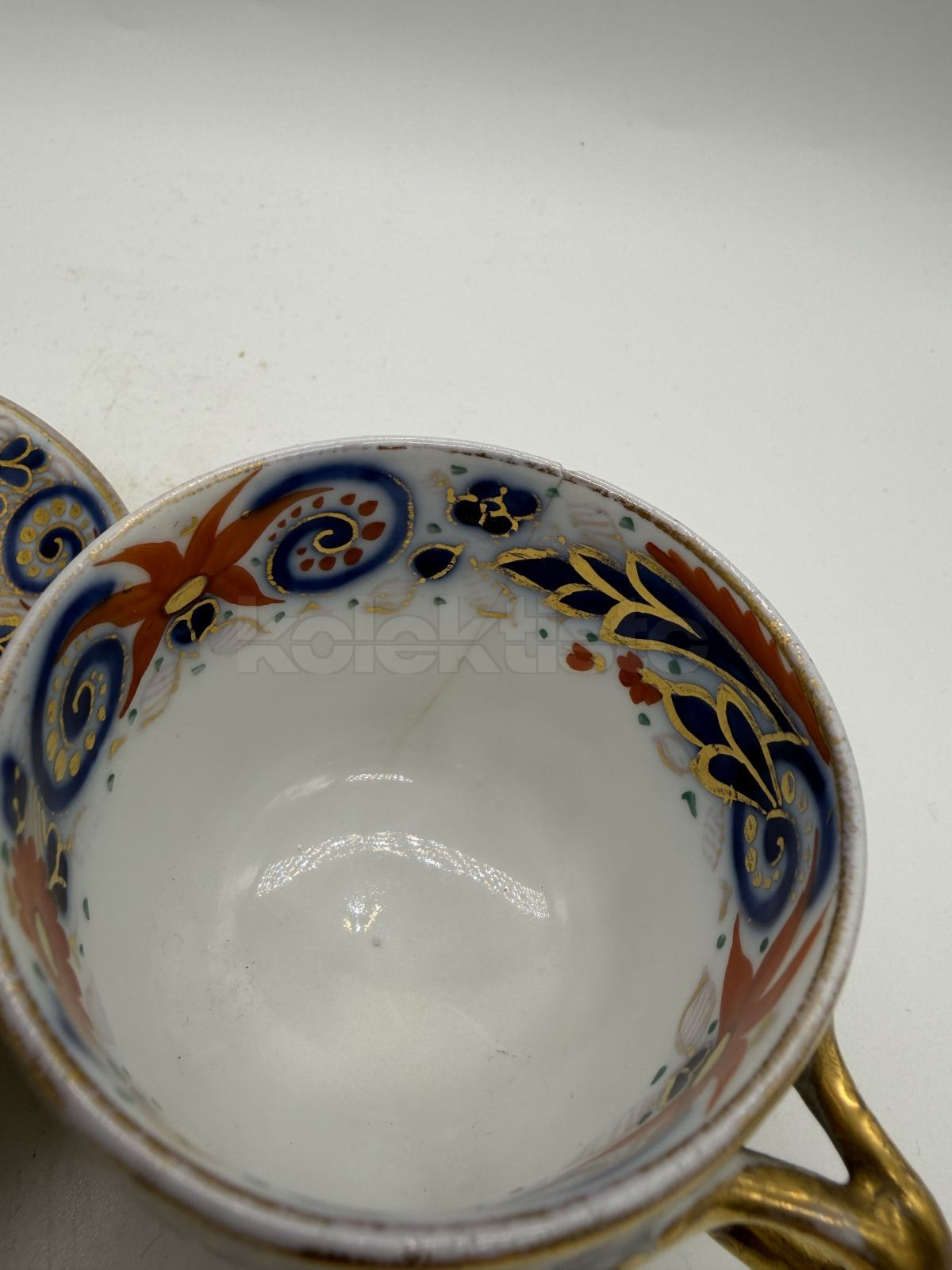 Porcelánový šálek s podšálkem