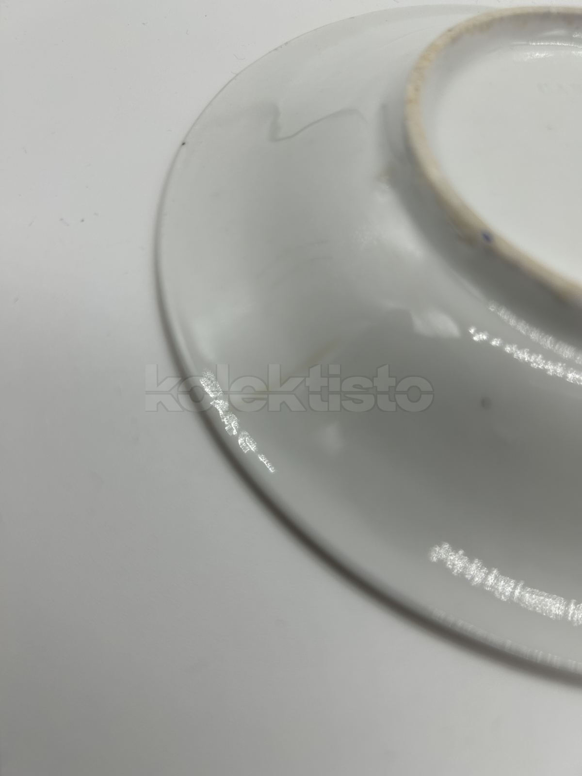 Porcelánový šálek s podšálkem