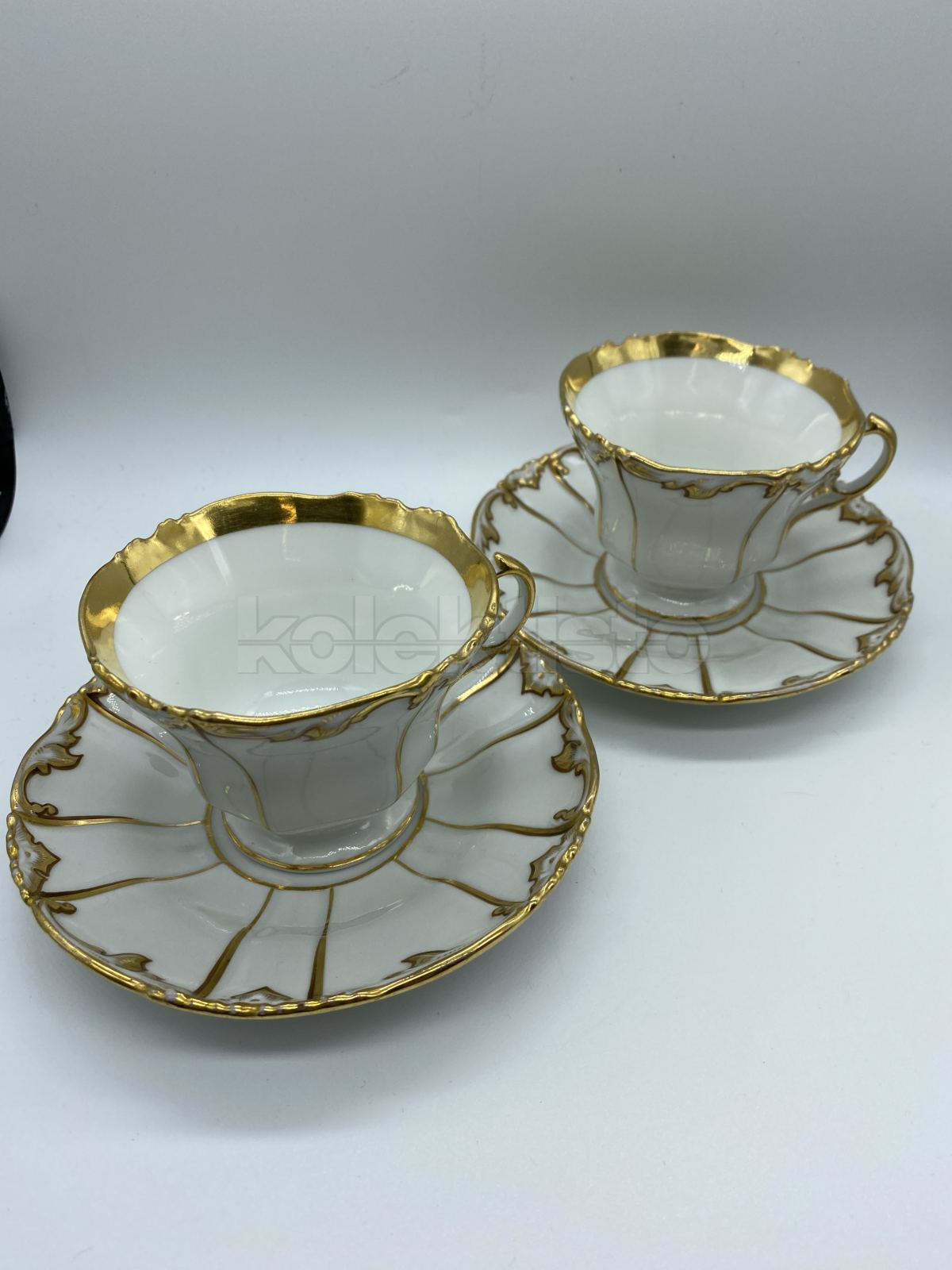 Porcelánový šálek s podšálkem