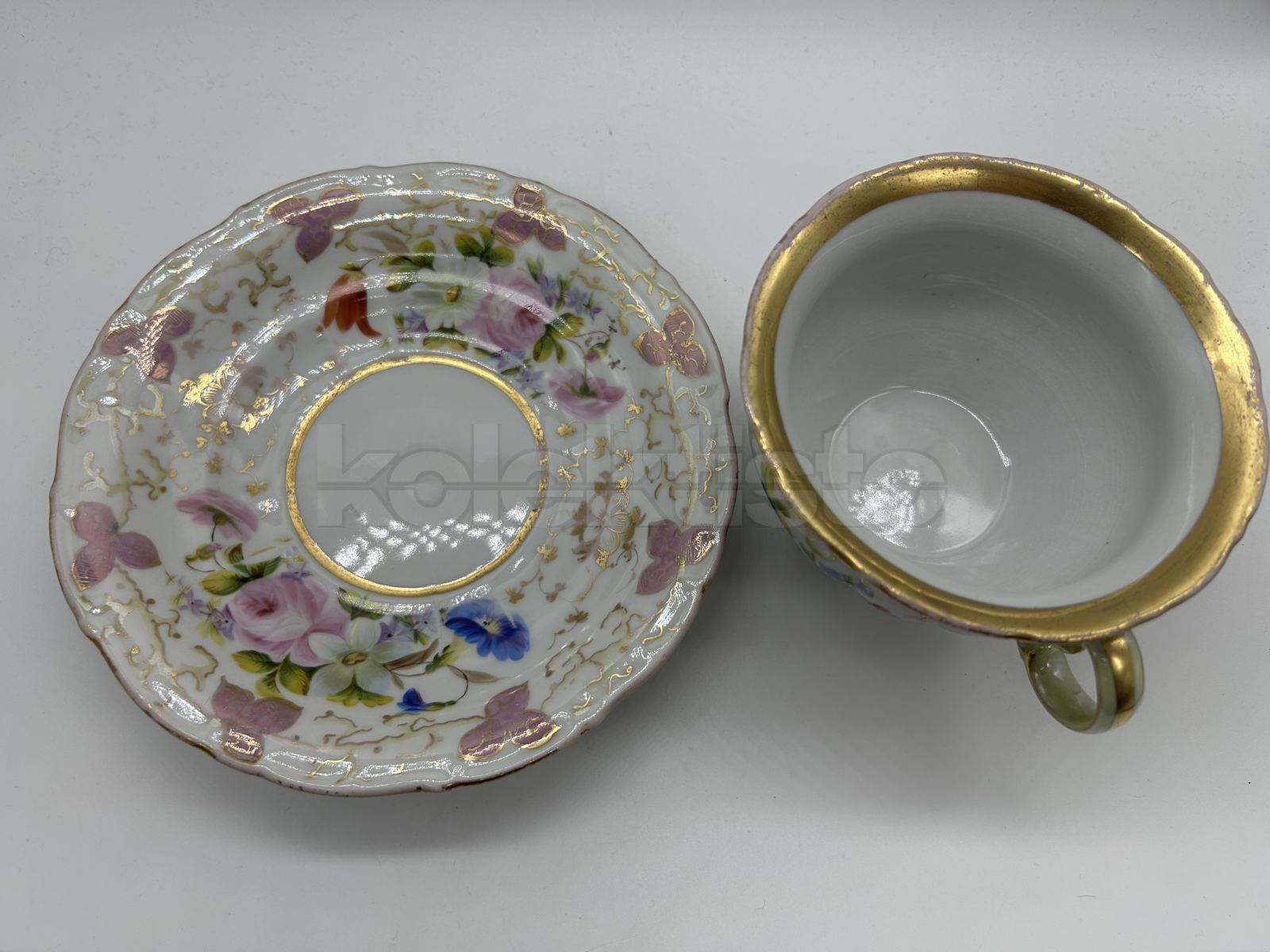 Porcelánový šálek s podšálkem