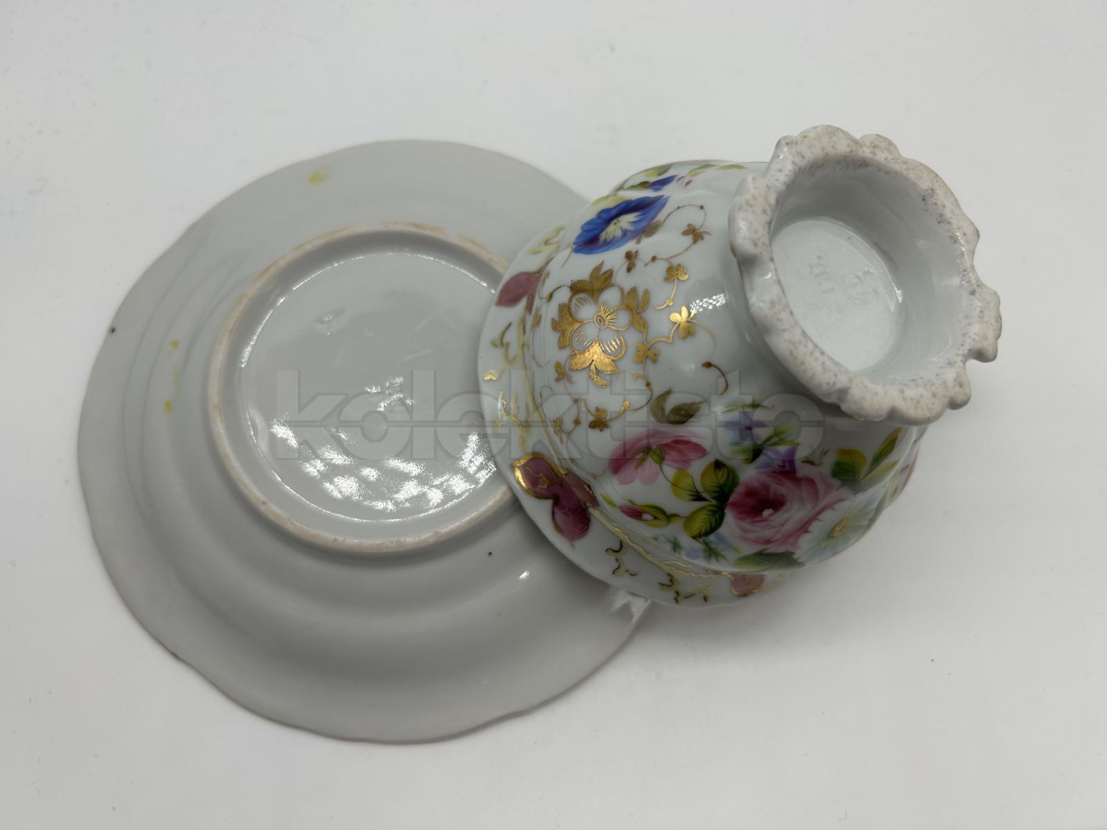 Porcelánový šálek s podšálkem
