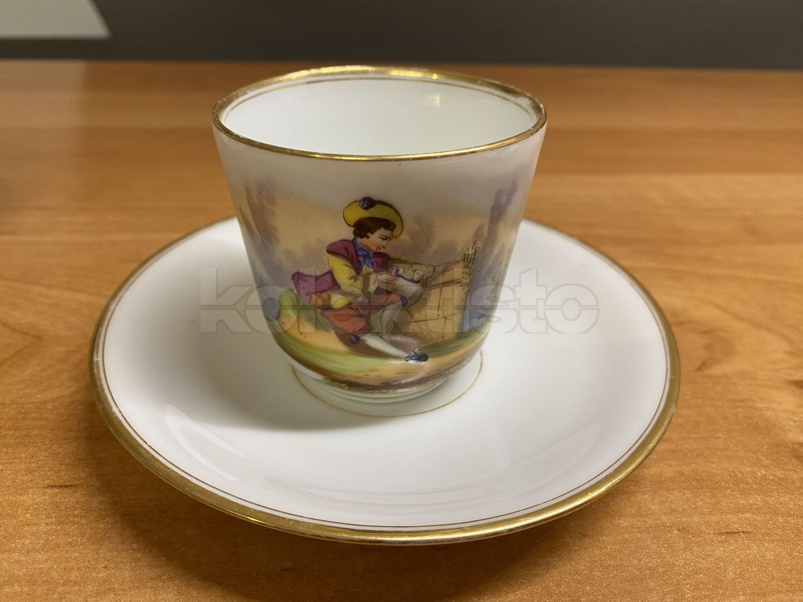Porcelánový šálek s podšálkem, ručně malovaný