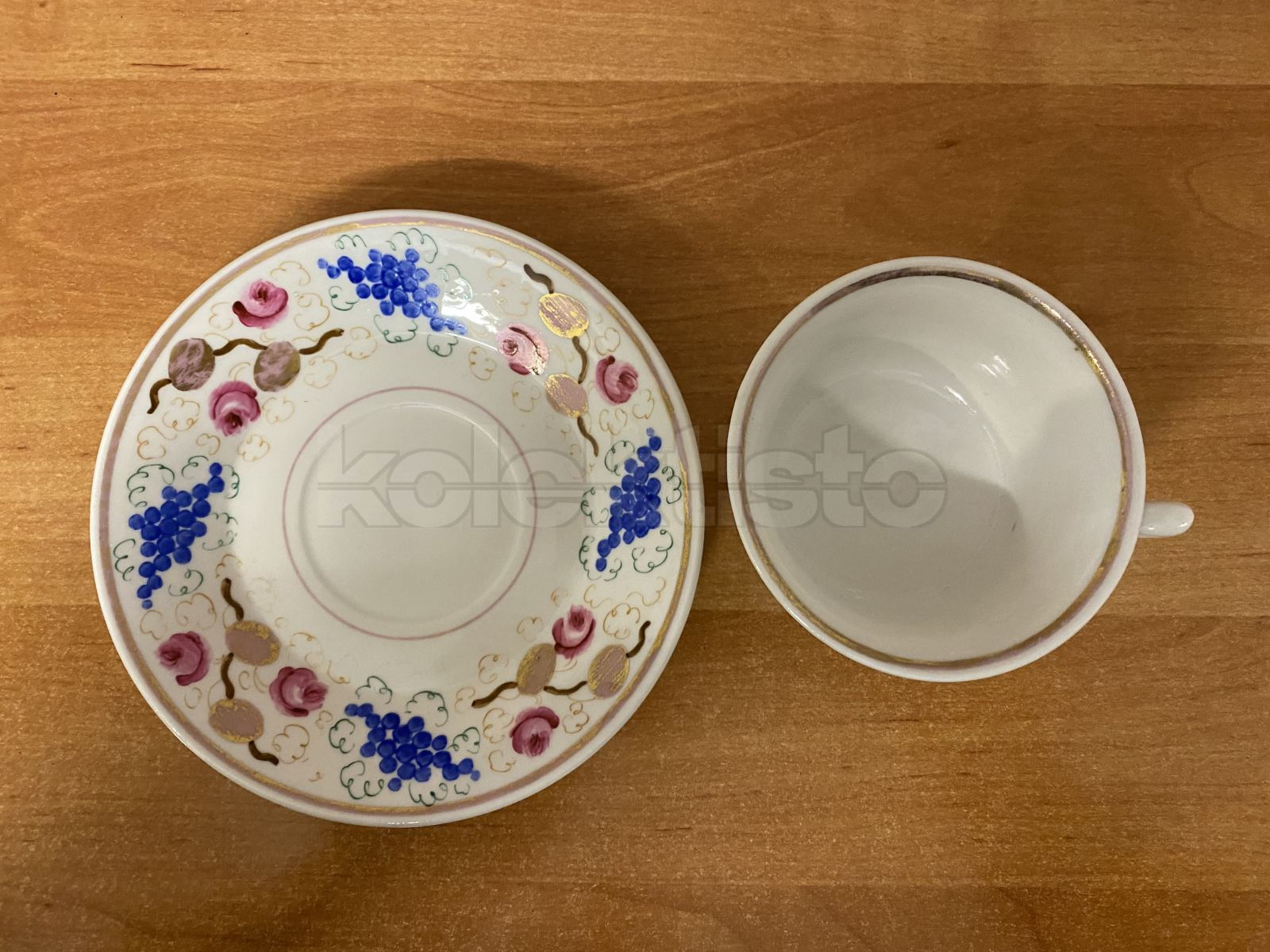 Porcelánový šálek s podšálkem