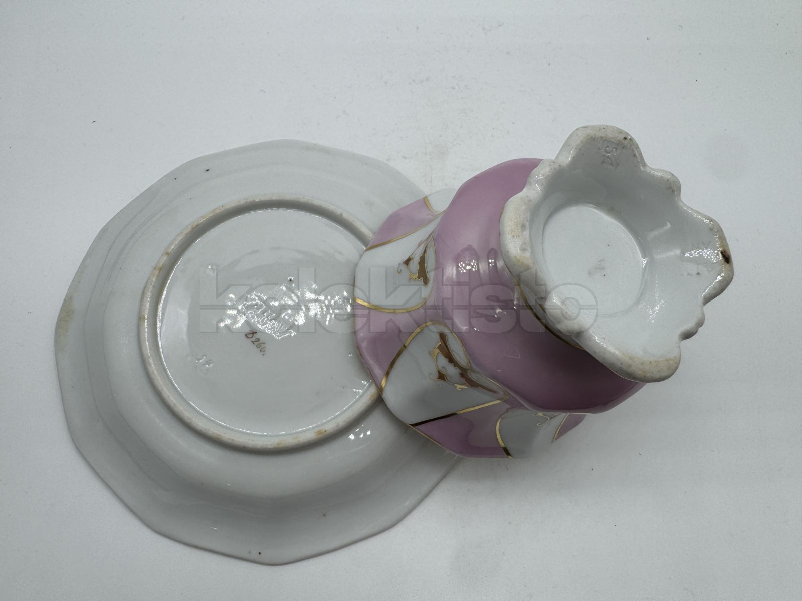 Porcelánový šálek s podšálkem