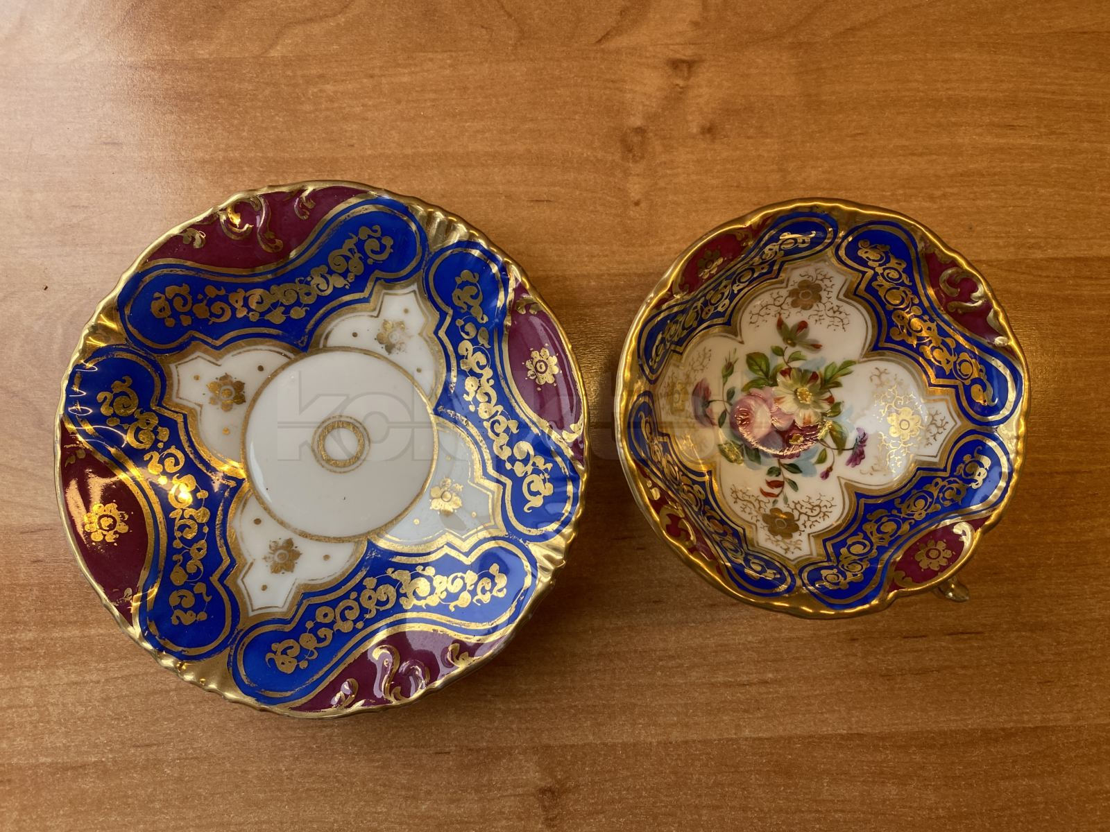 Porcelánový šálek s podšálkem s malbou