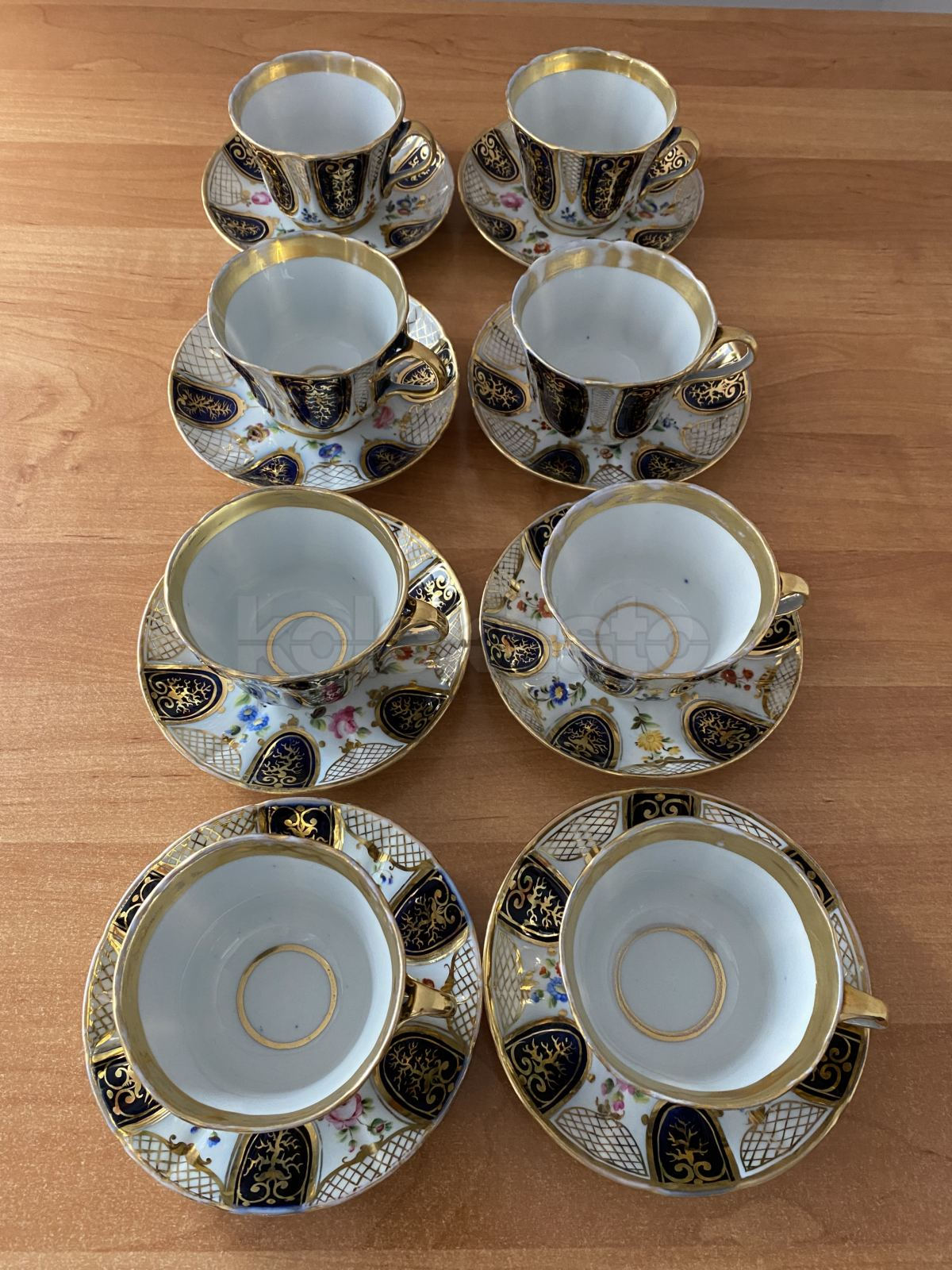 Porcelánový šálek s podšálkem