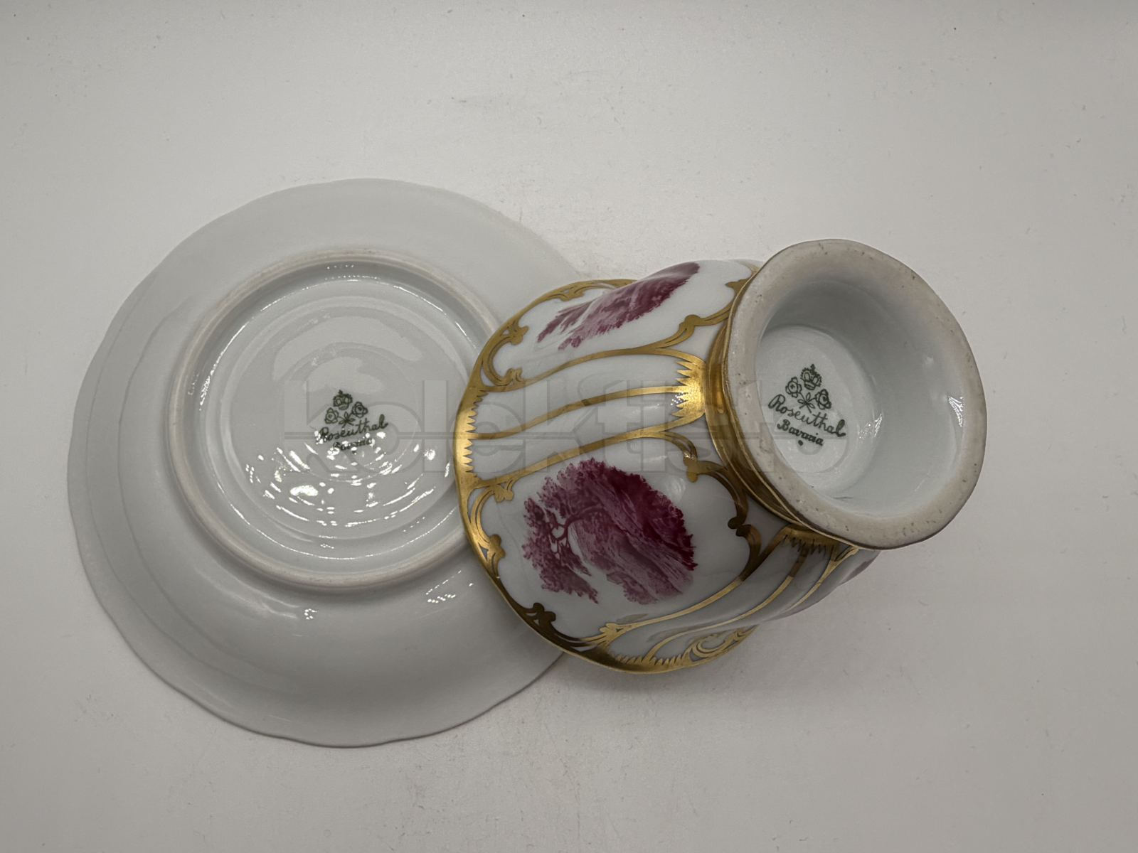 Porcelánový šálek s podšálkem
