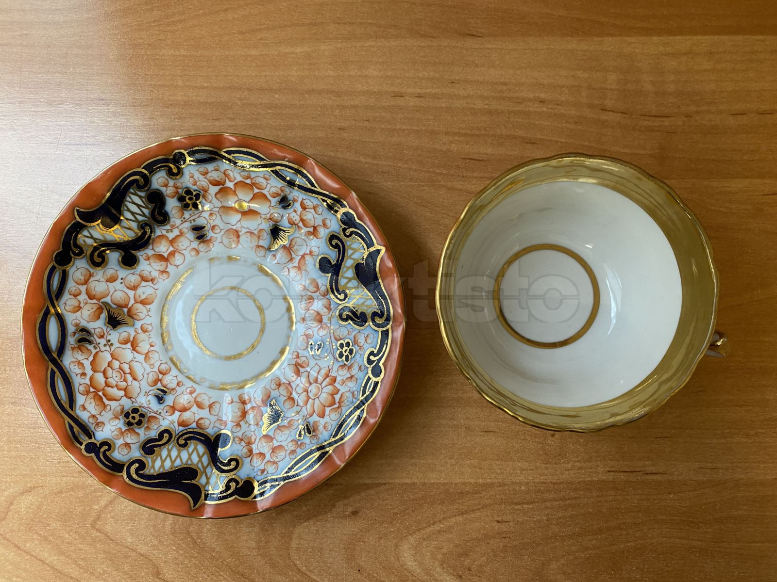 Porcelánový šálek s podšálkem