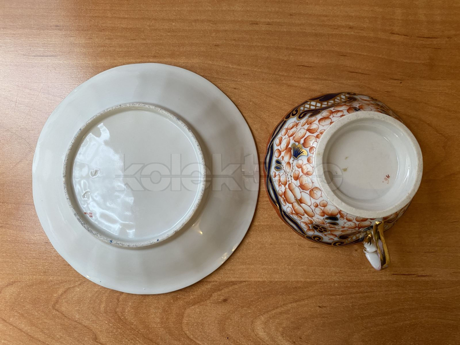 Porcelánový šálek s podšálkem