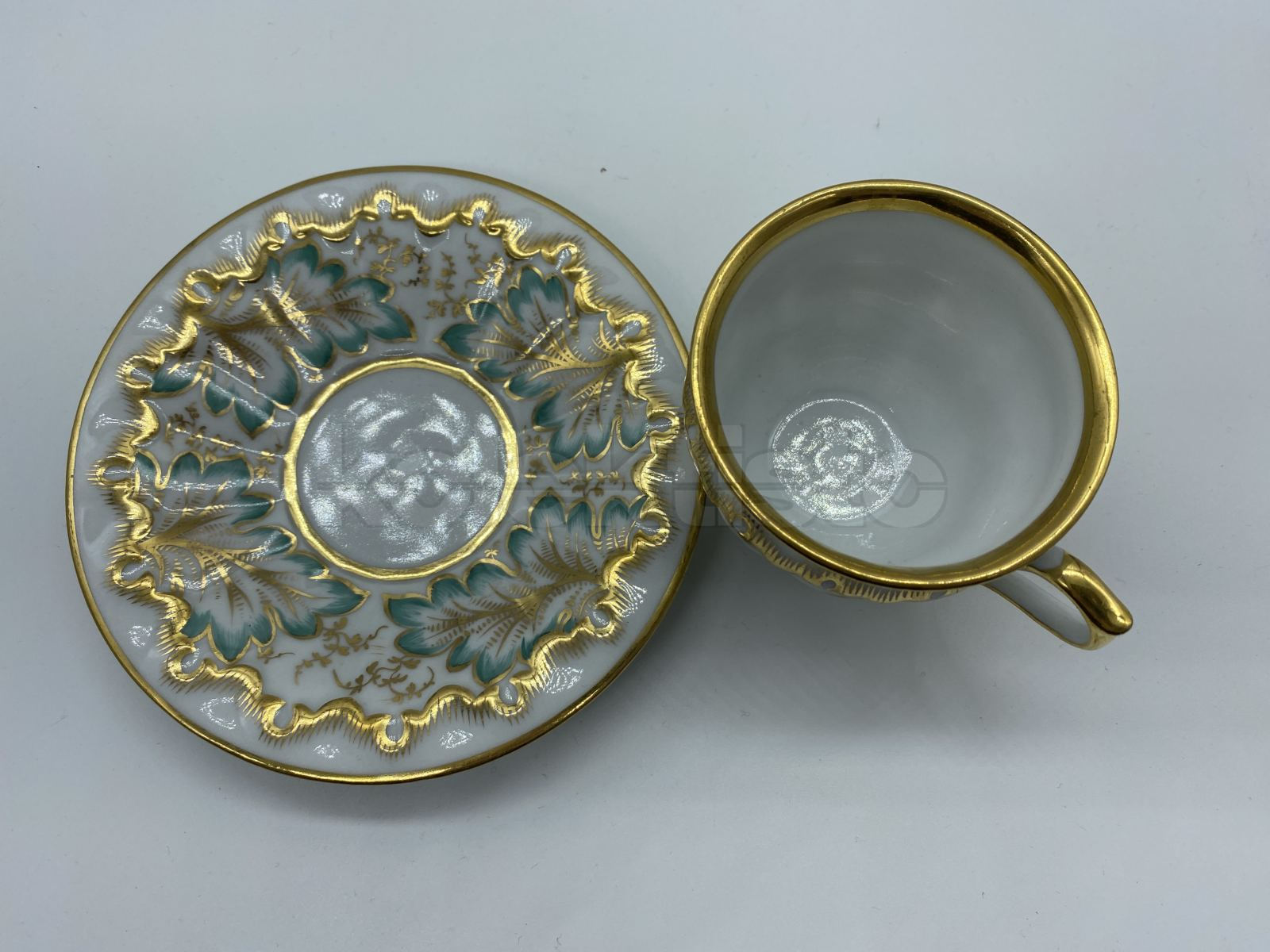 Porcelánový šálek s podšálkem