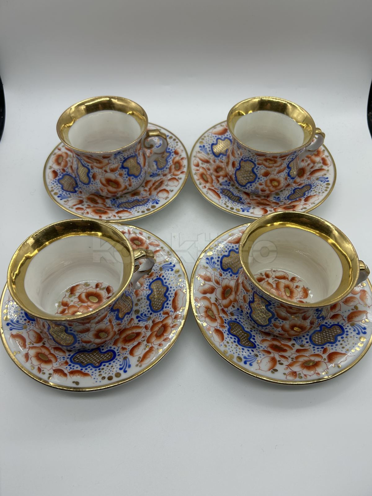 Porcelánový šálek s podšálkem