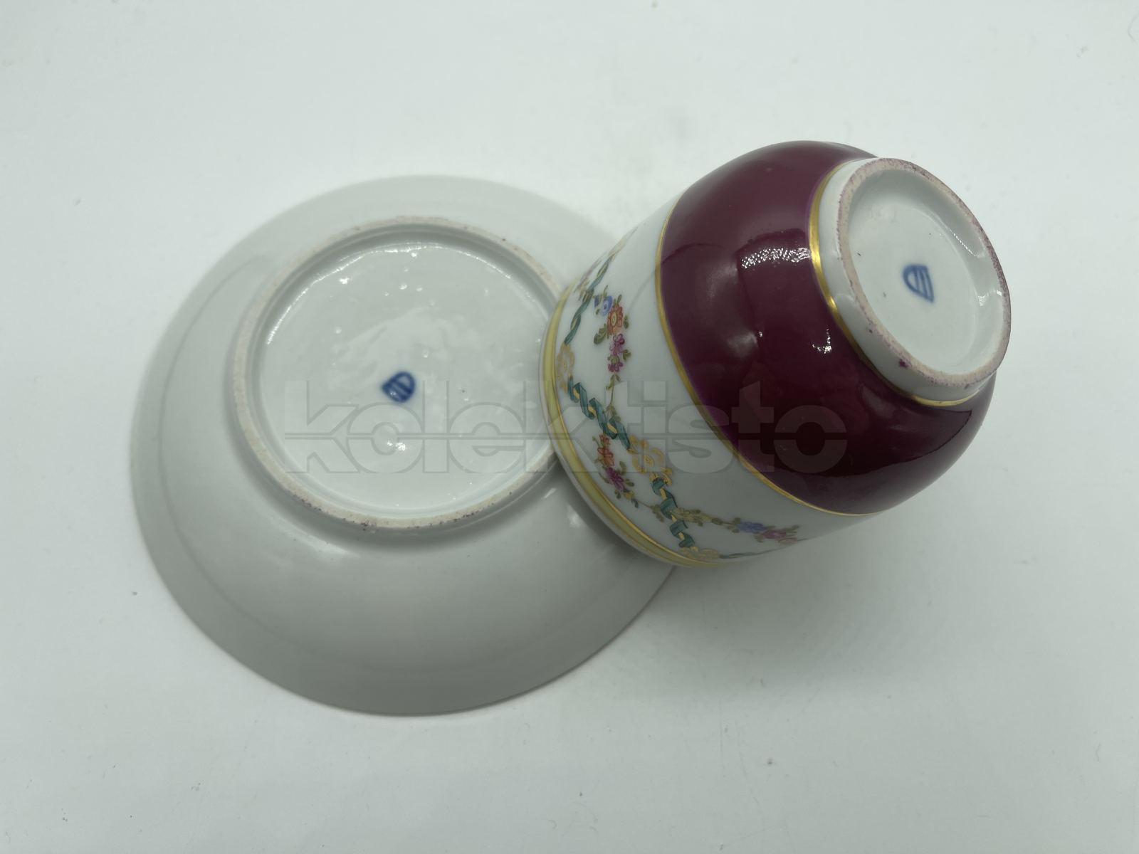 Porcelánový šálek s podšálkem
