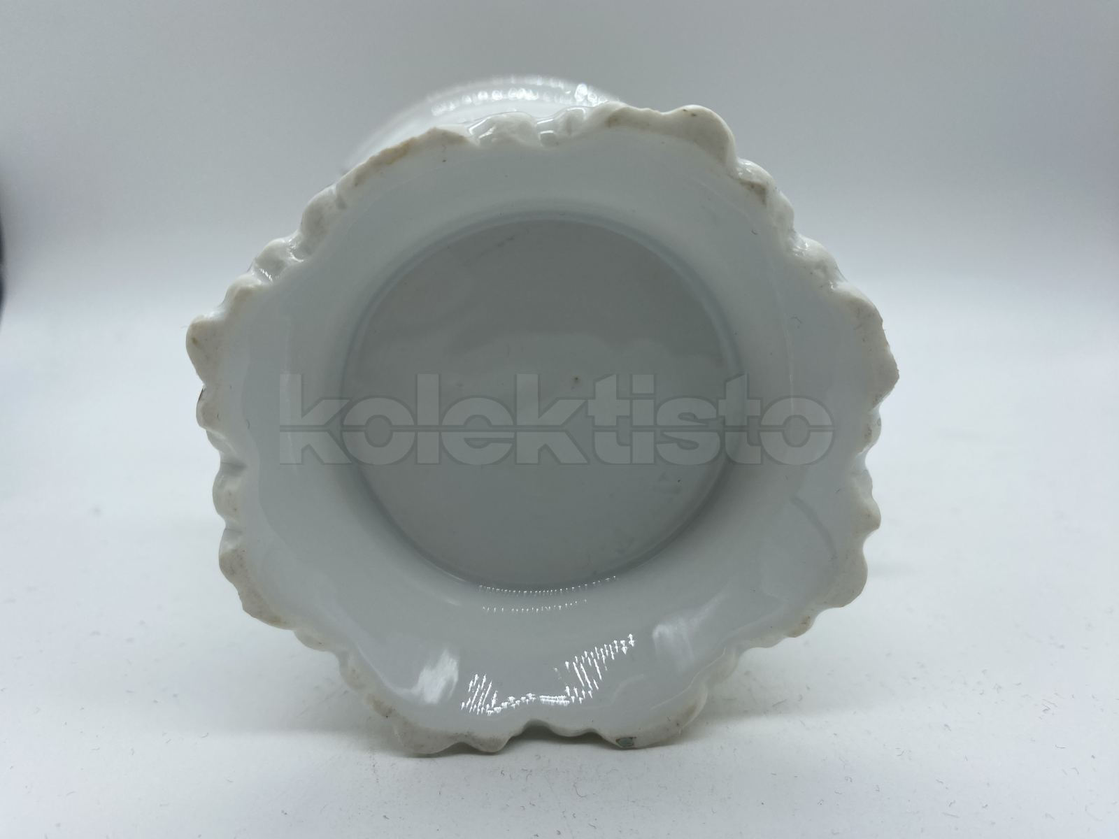 Porcelánový šálek