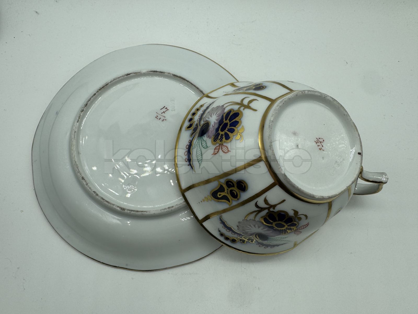 Porcelánový šálek s podšálkem