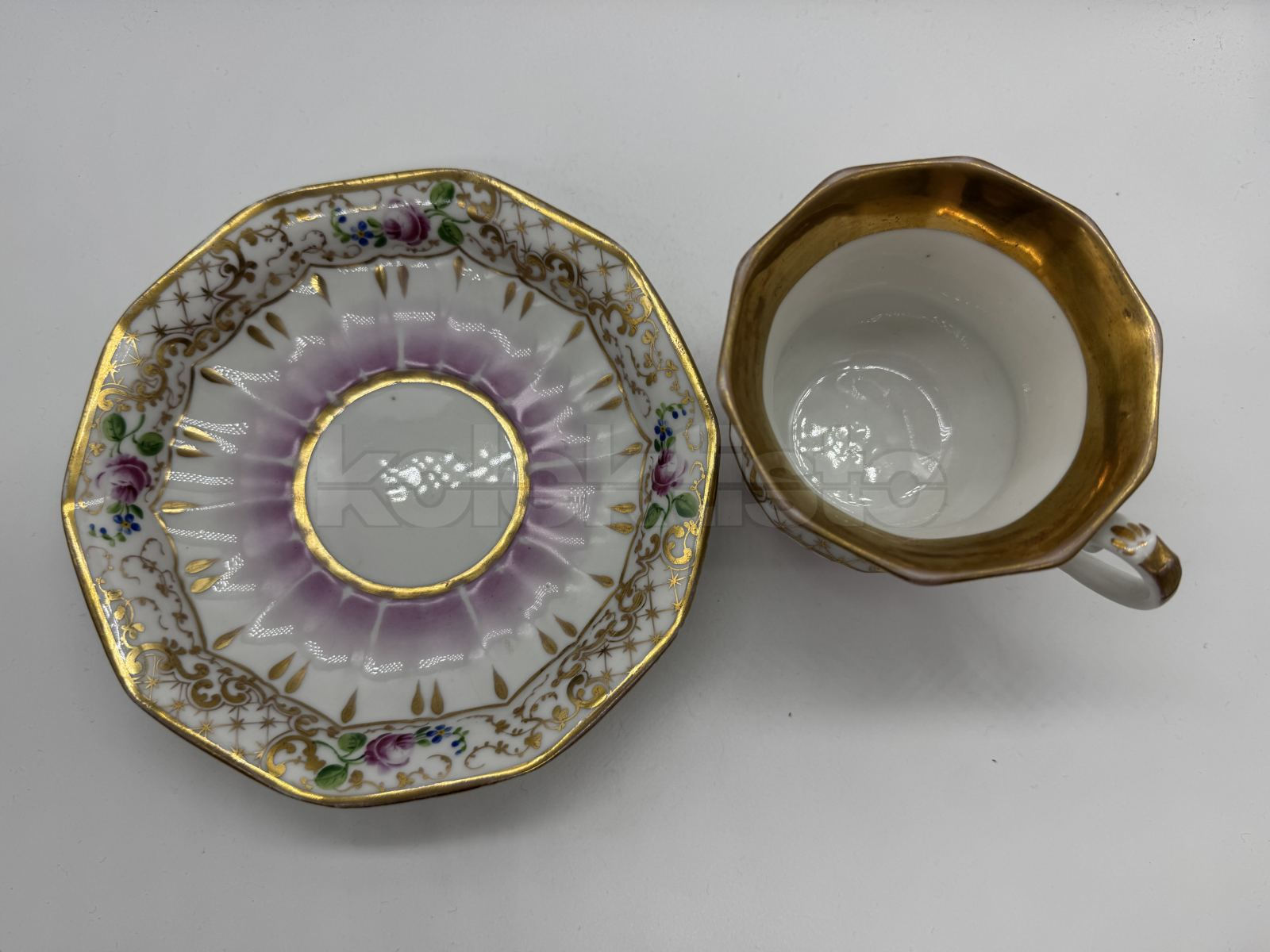 Porcelánový šálek s podšálkem