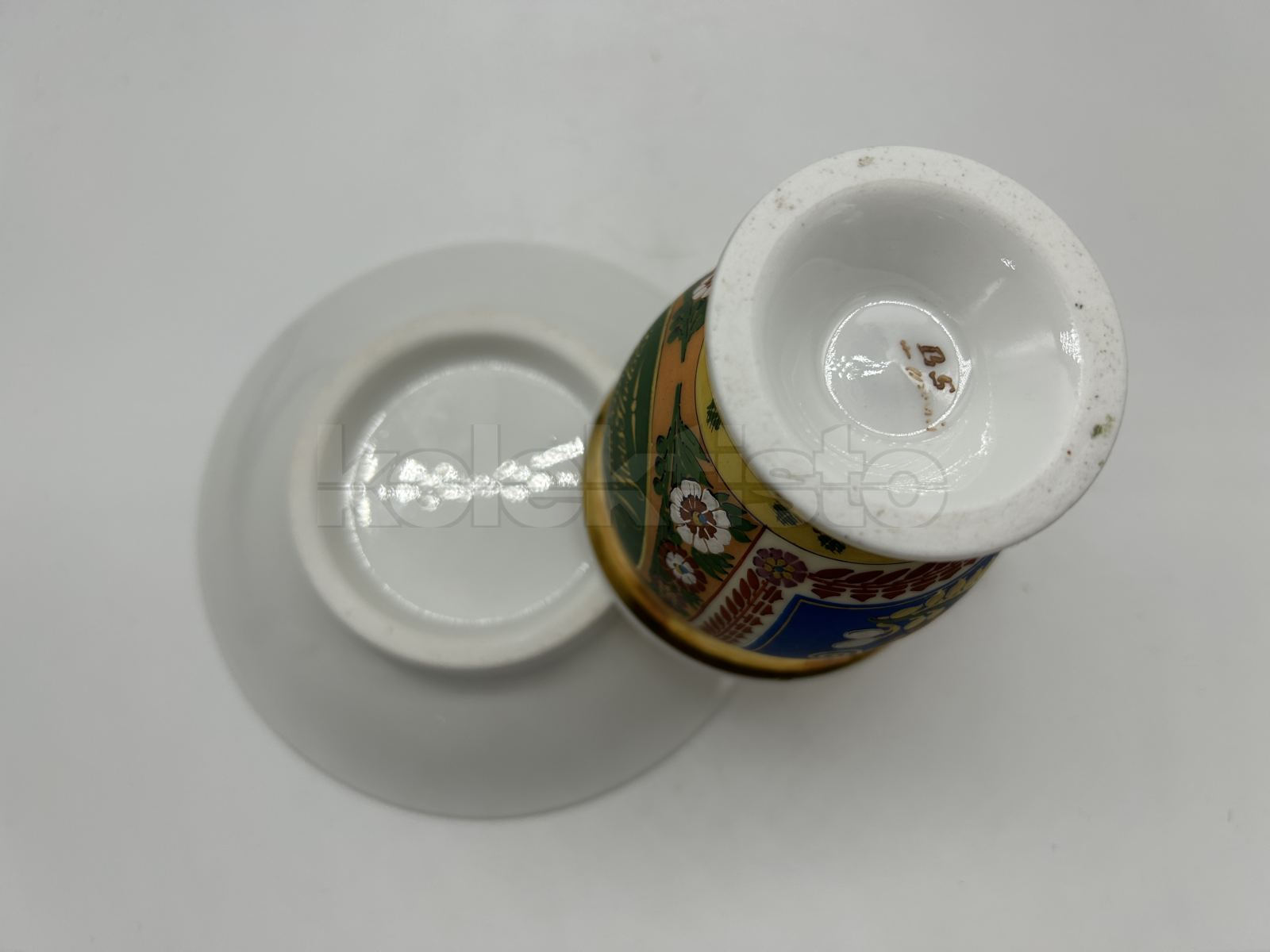 Porcelánový šálek s podšálkem s německým nápisem