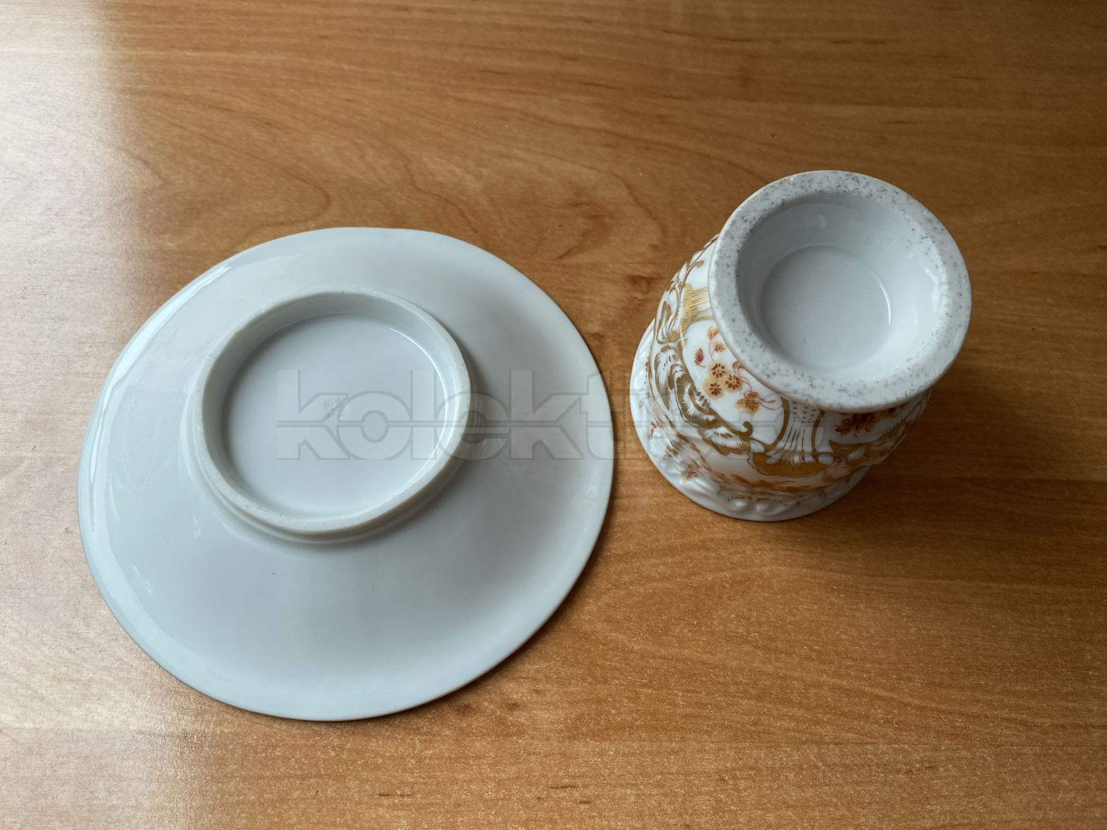 Porcelánový šálek s podšálkem