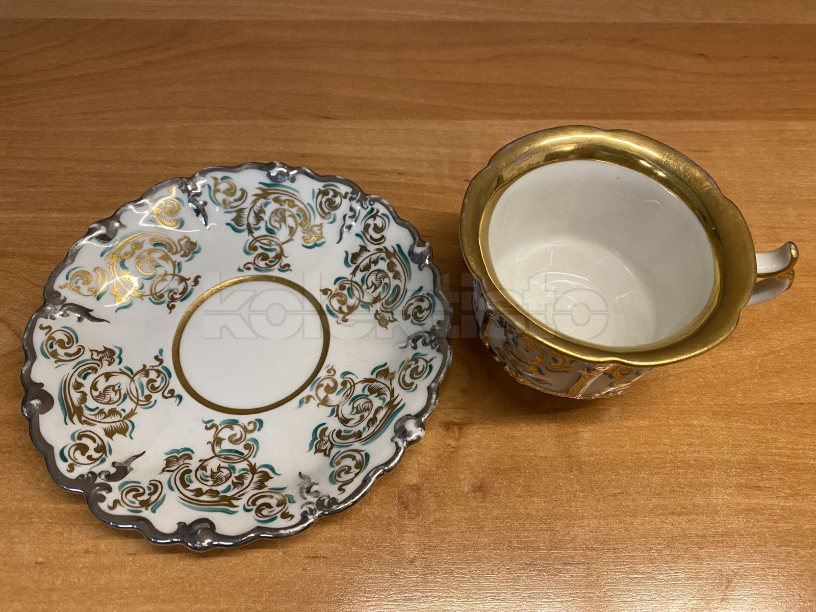 Porcelánový šálek s podšálkem