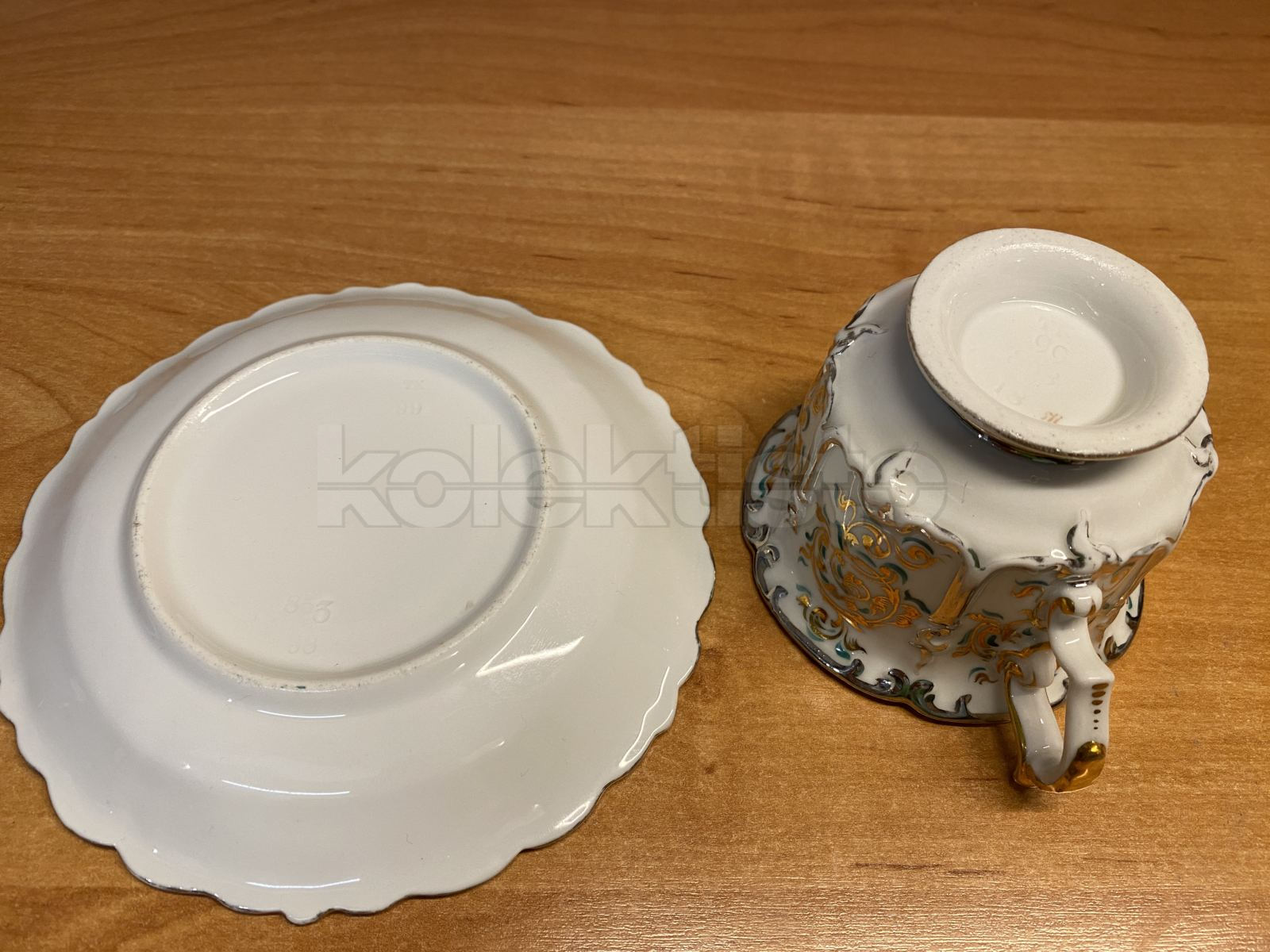 Porcelánový šálek s podšálkem