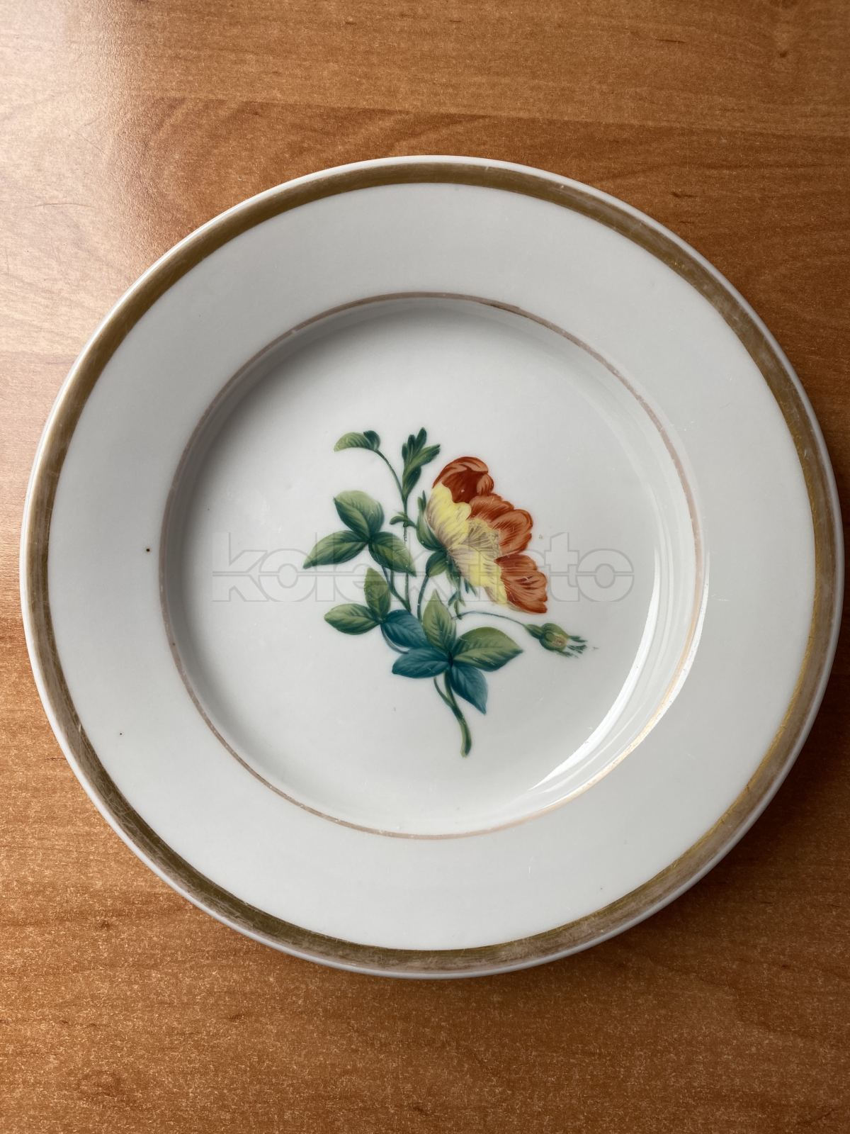 Porcelánový dezertní talířek s malbou květin, 3 druhy, cena za 1 ks