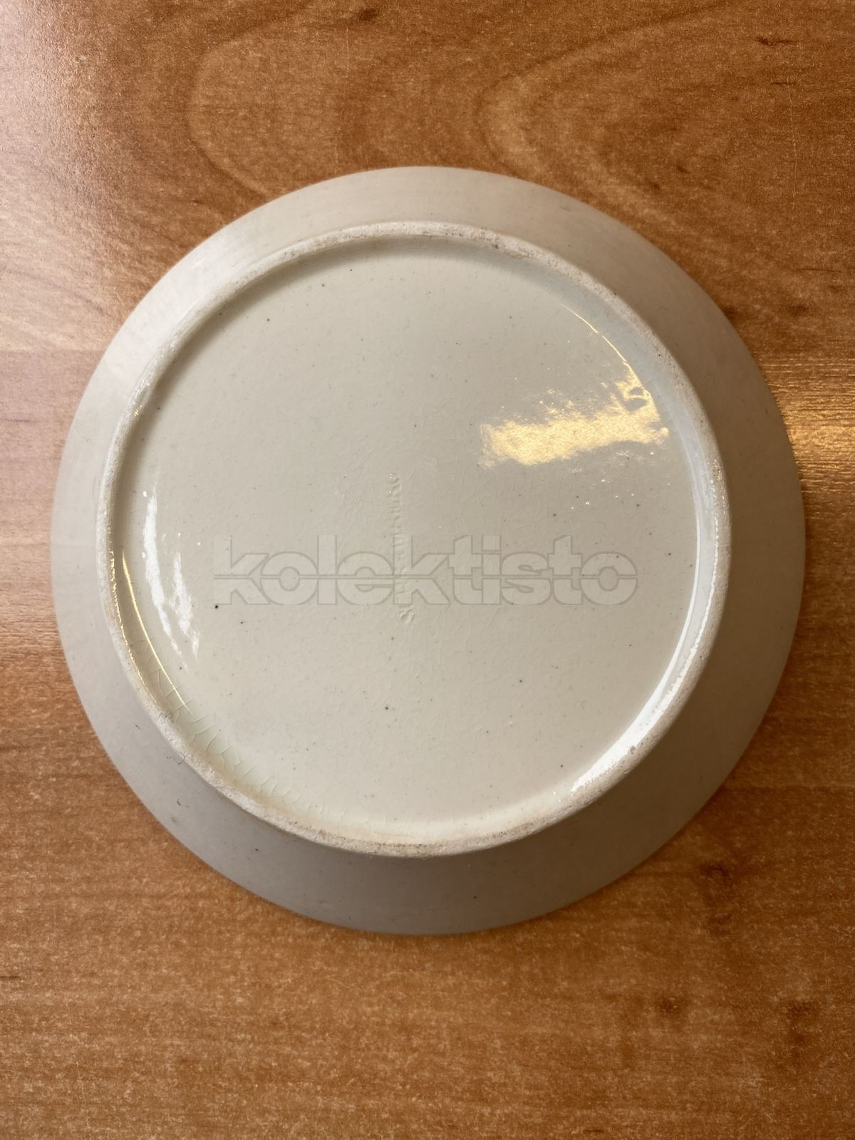 Porcelánový talířek z měkkého porcelánu