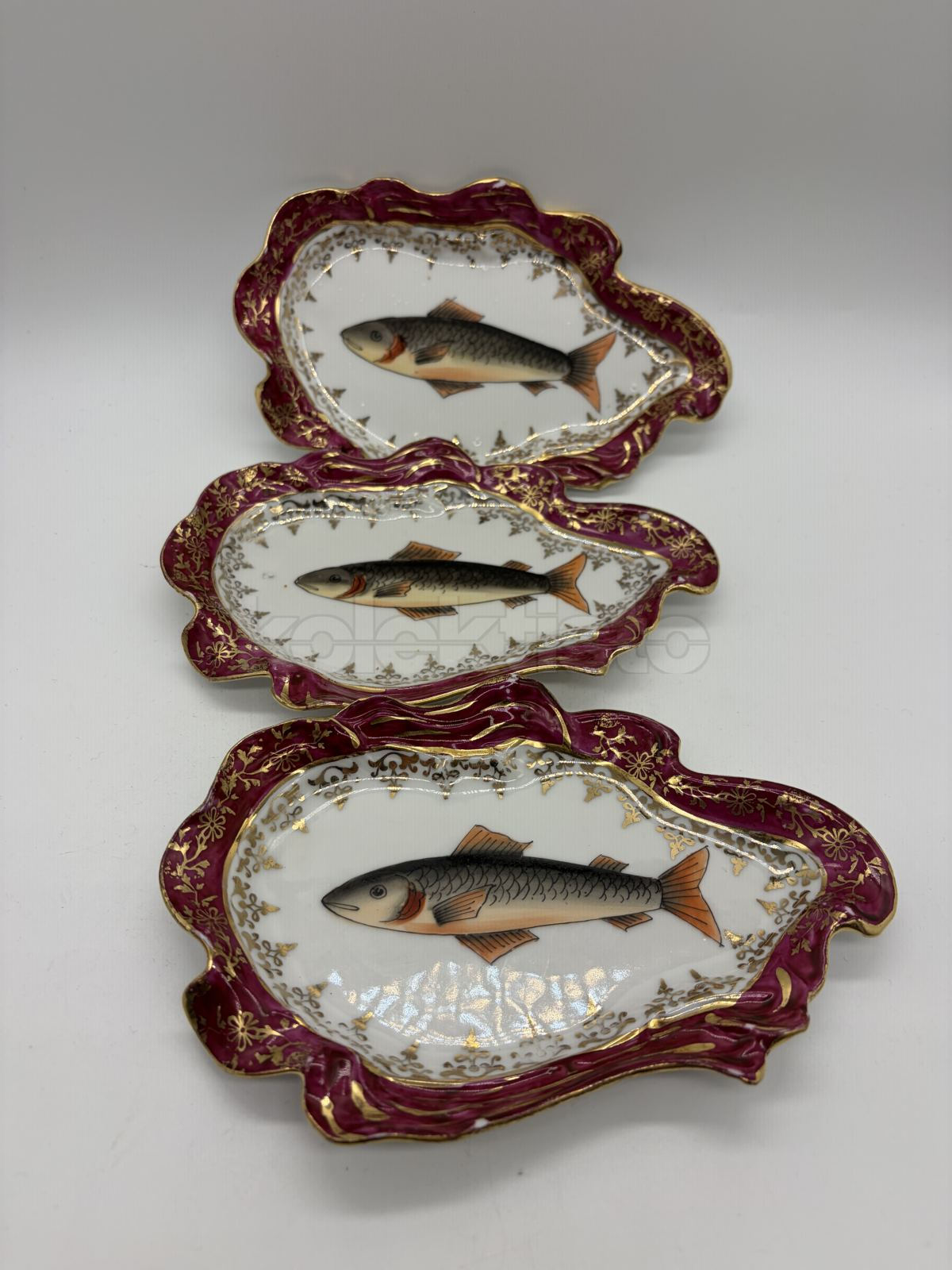 Porcelánový talířek na rybí kosti