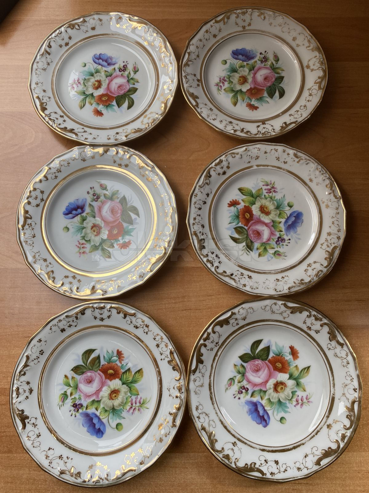 Porcelánový dezertní malovaný talíř