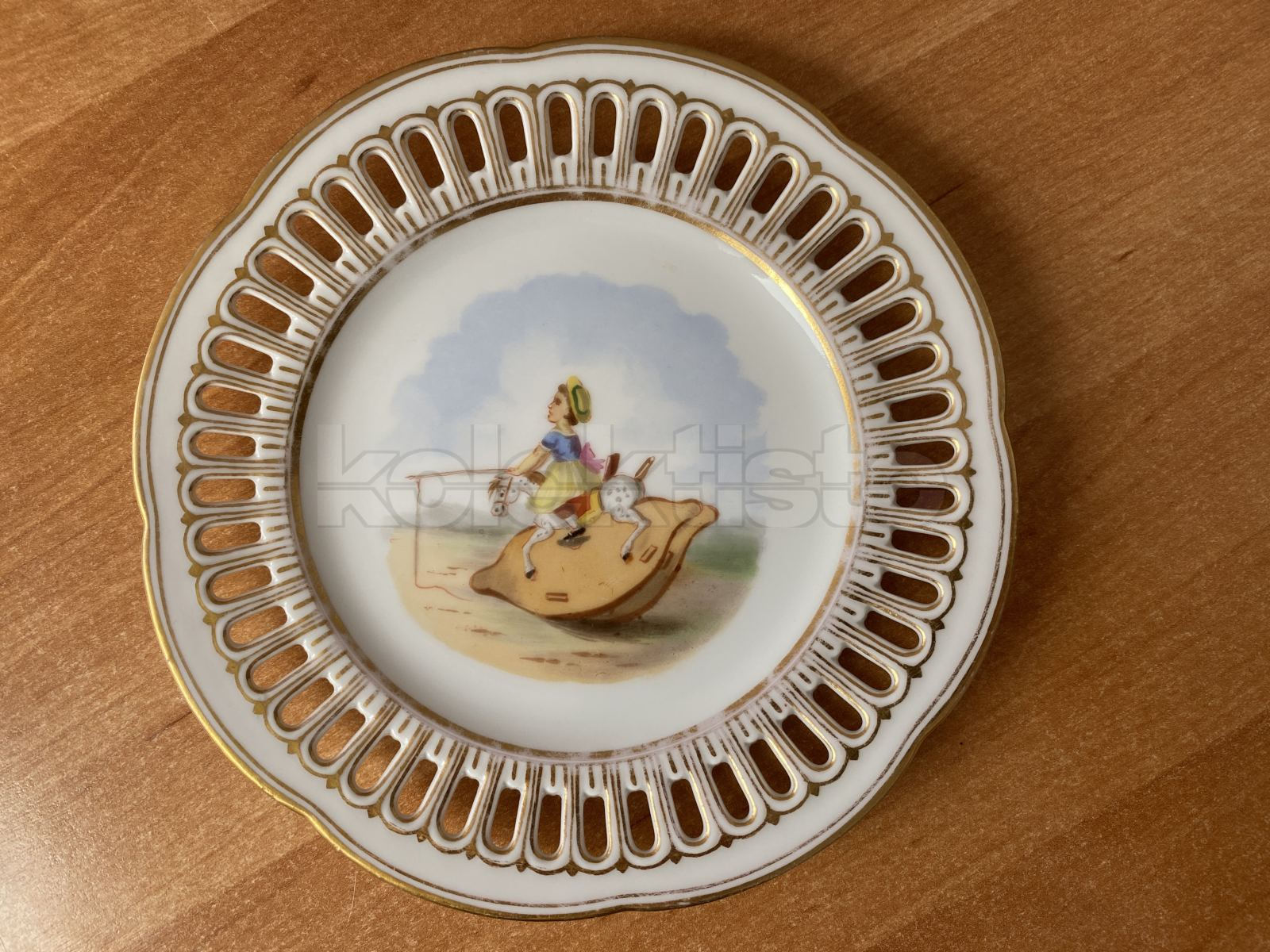 Porcelánový prořezávaný talířek s malbou PIRKENHAMMER