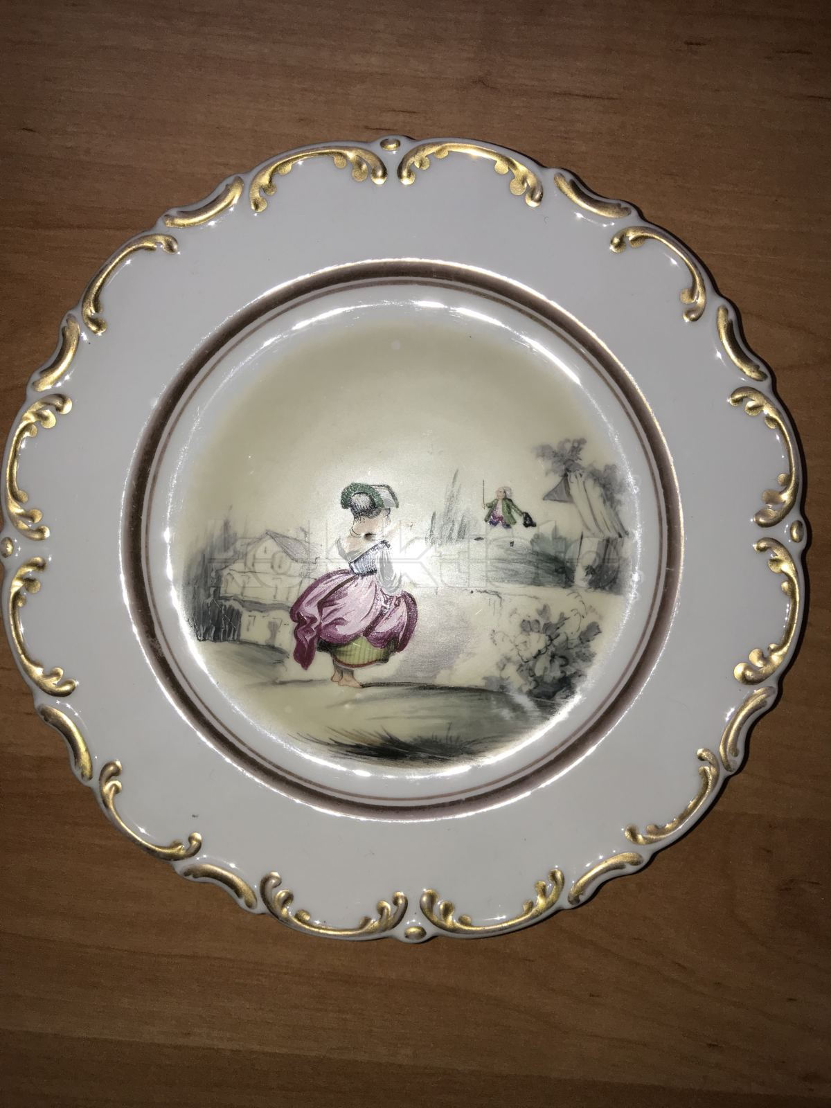 Porcelánový talířek s figurální malbou, cena za 1 ks
