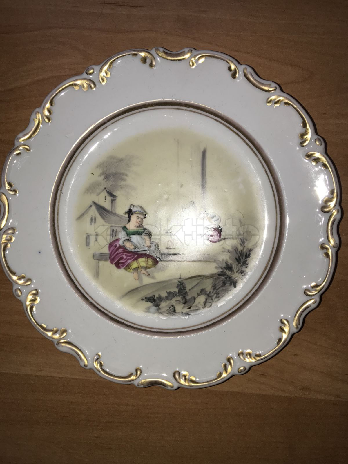 Porcelánový talířek s figurální malbou, cena za 1 ks