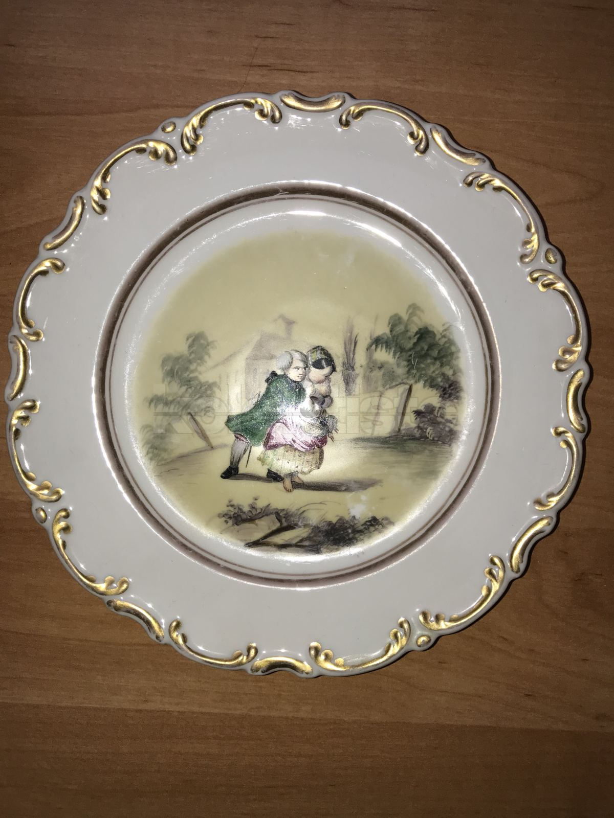 Porcelánový talířek s figurální malbou, cena za 1 ks