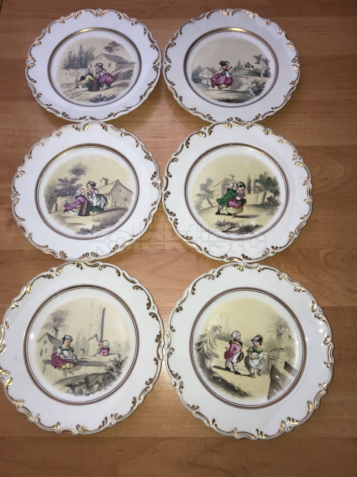 Porcelánový talířek s figurální malbou, cena za 1 ks