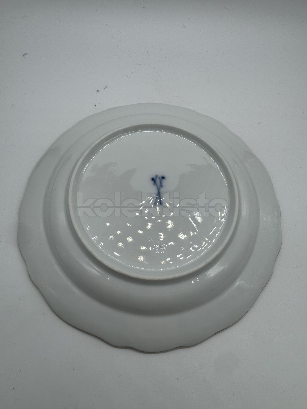 Porcelánový dezertní talířek s malbou ovoce