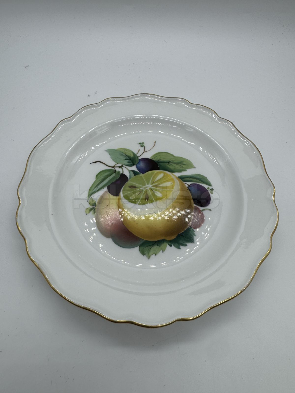 Porcelánový dezertní talířek s malbou ovoce